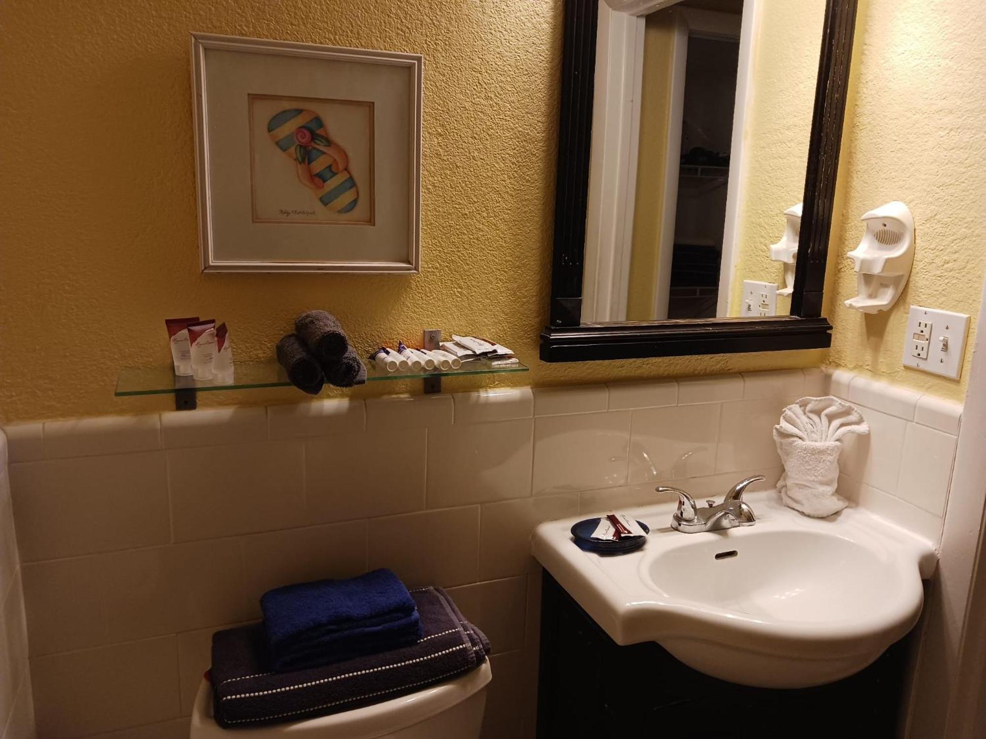 One-Bedroom Apartment Fits
