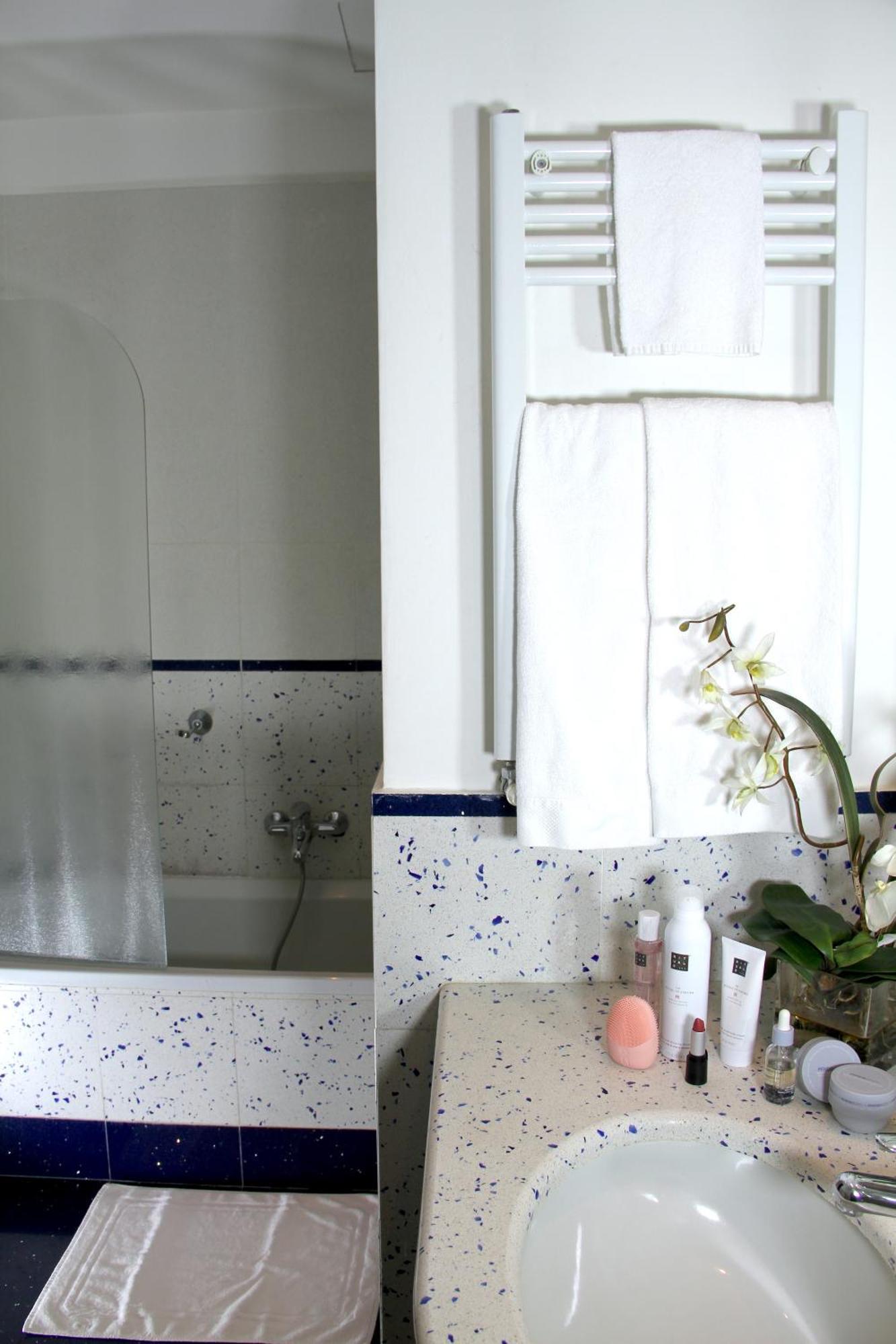 Single Room with Terrace,1541676775:JPEG