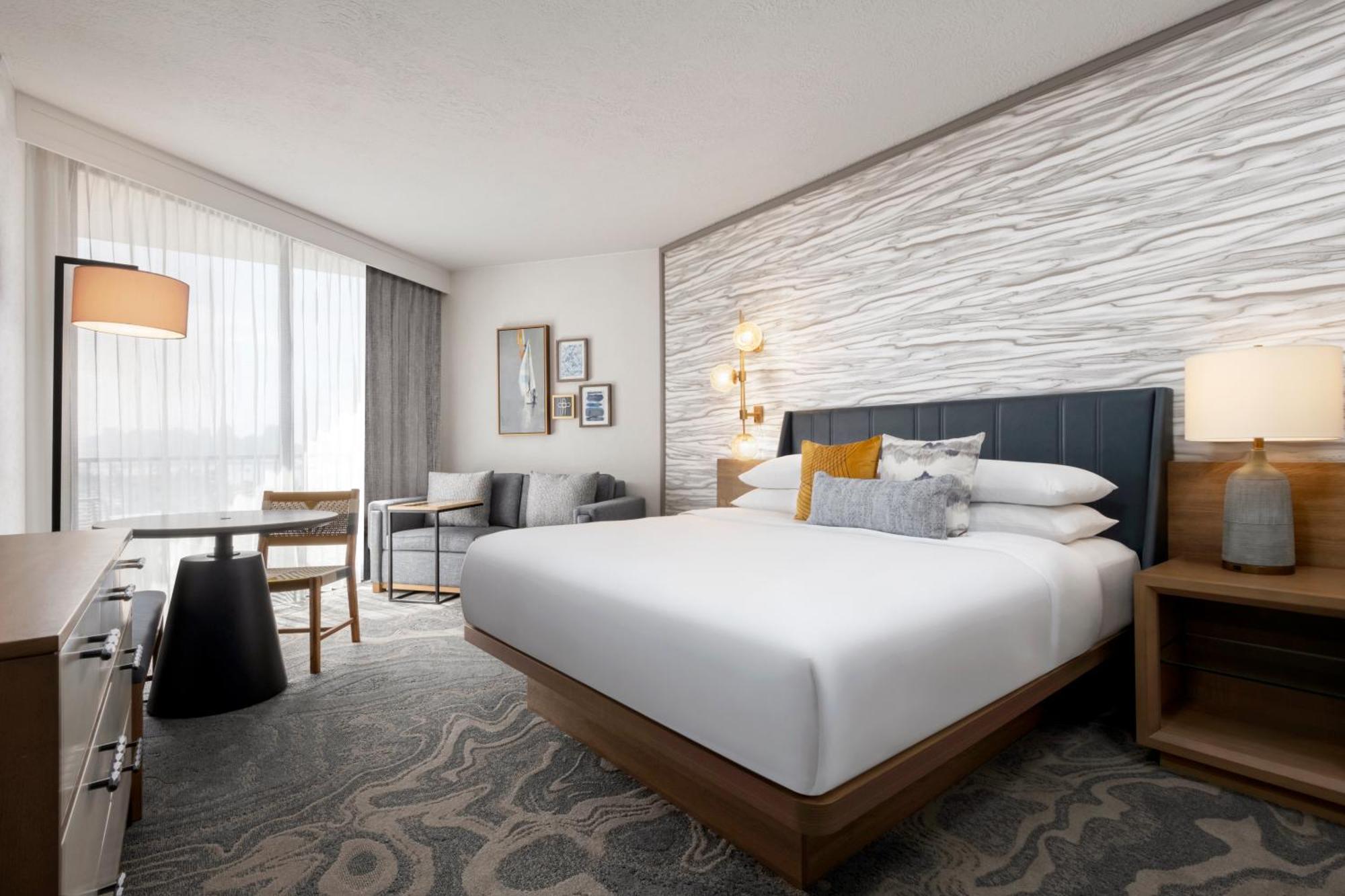 1 King Bed, Marina Tower, Traditional Guest Room,1643136164:JPEG
