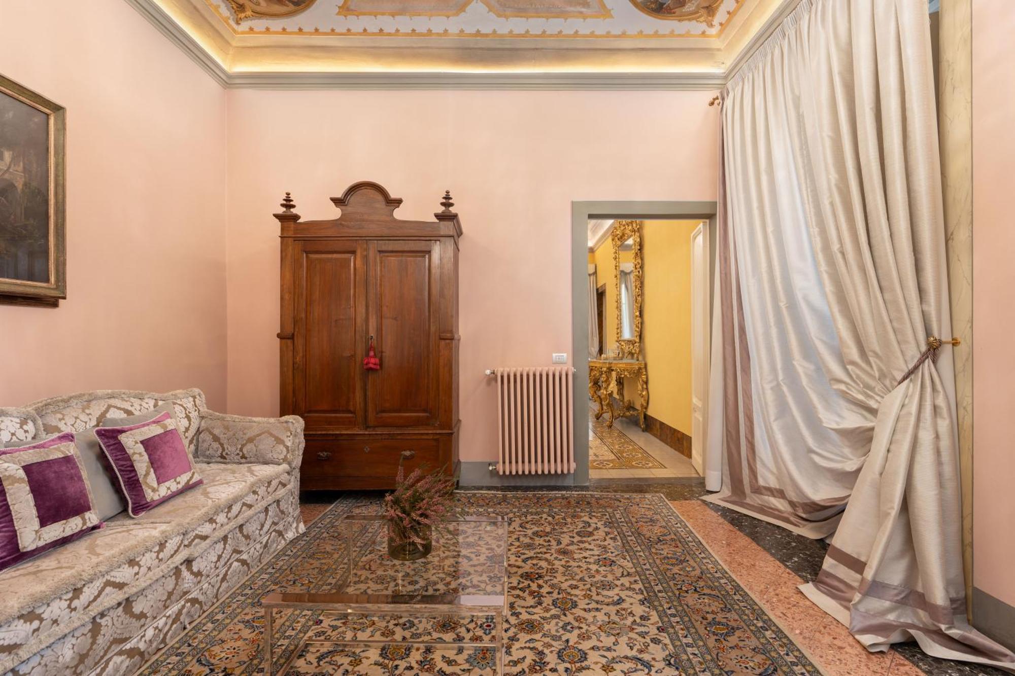 Royal Suite,1536401458:JPEG