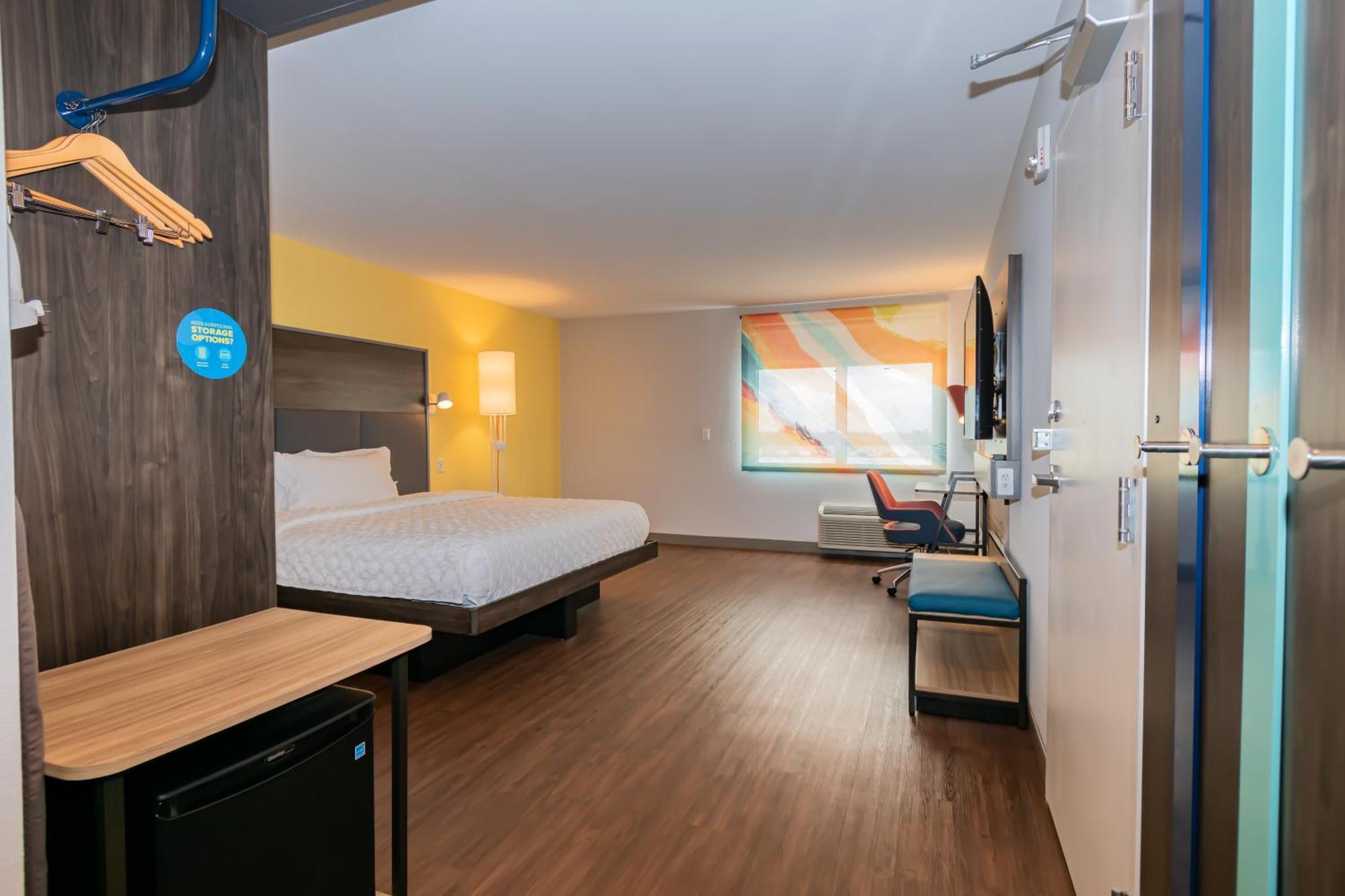 King Room with Roll-In Shower - Mobility and Hearing Access