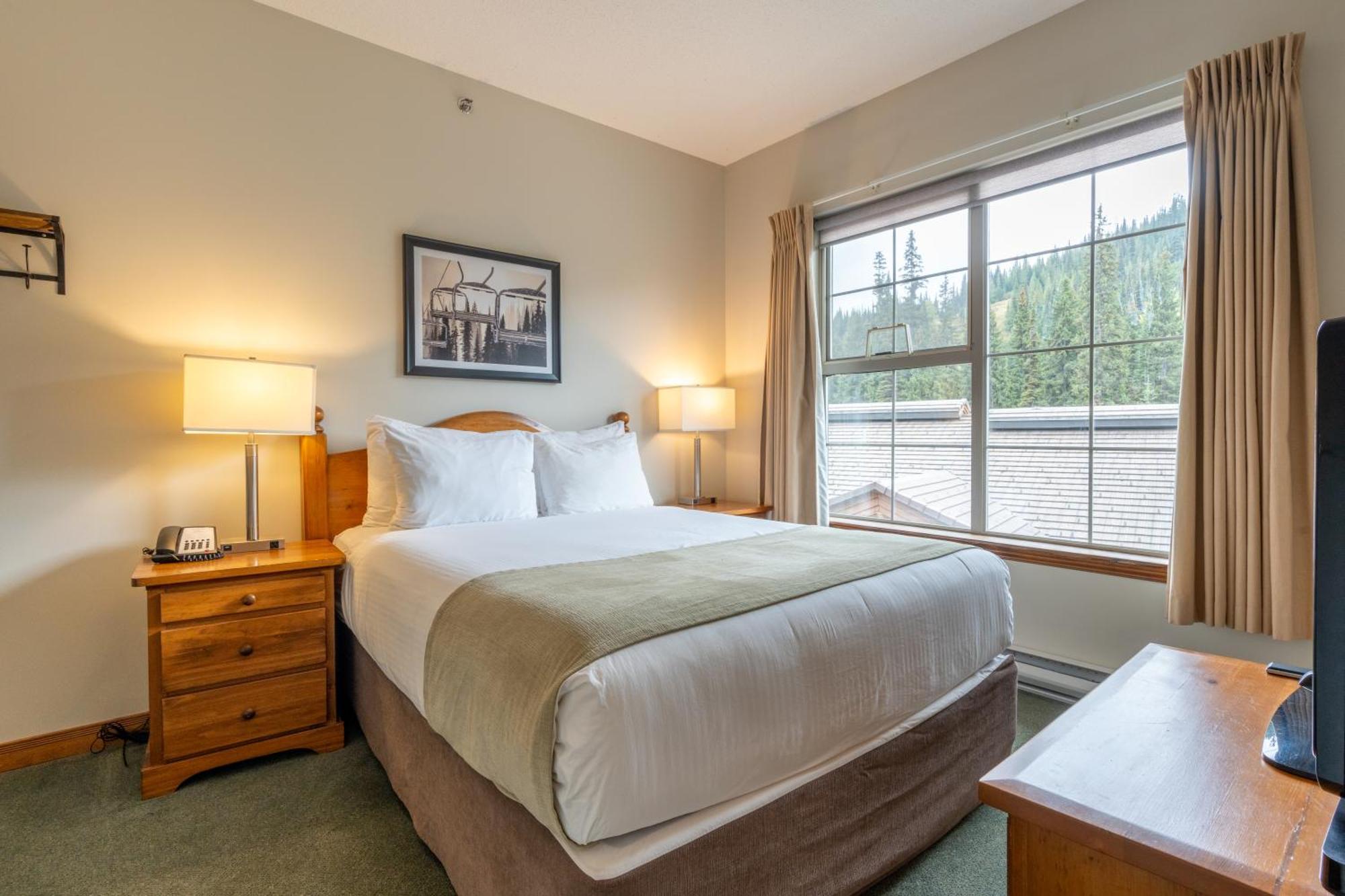 Premium One Bedroom Suite Two Queens