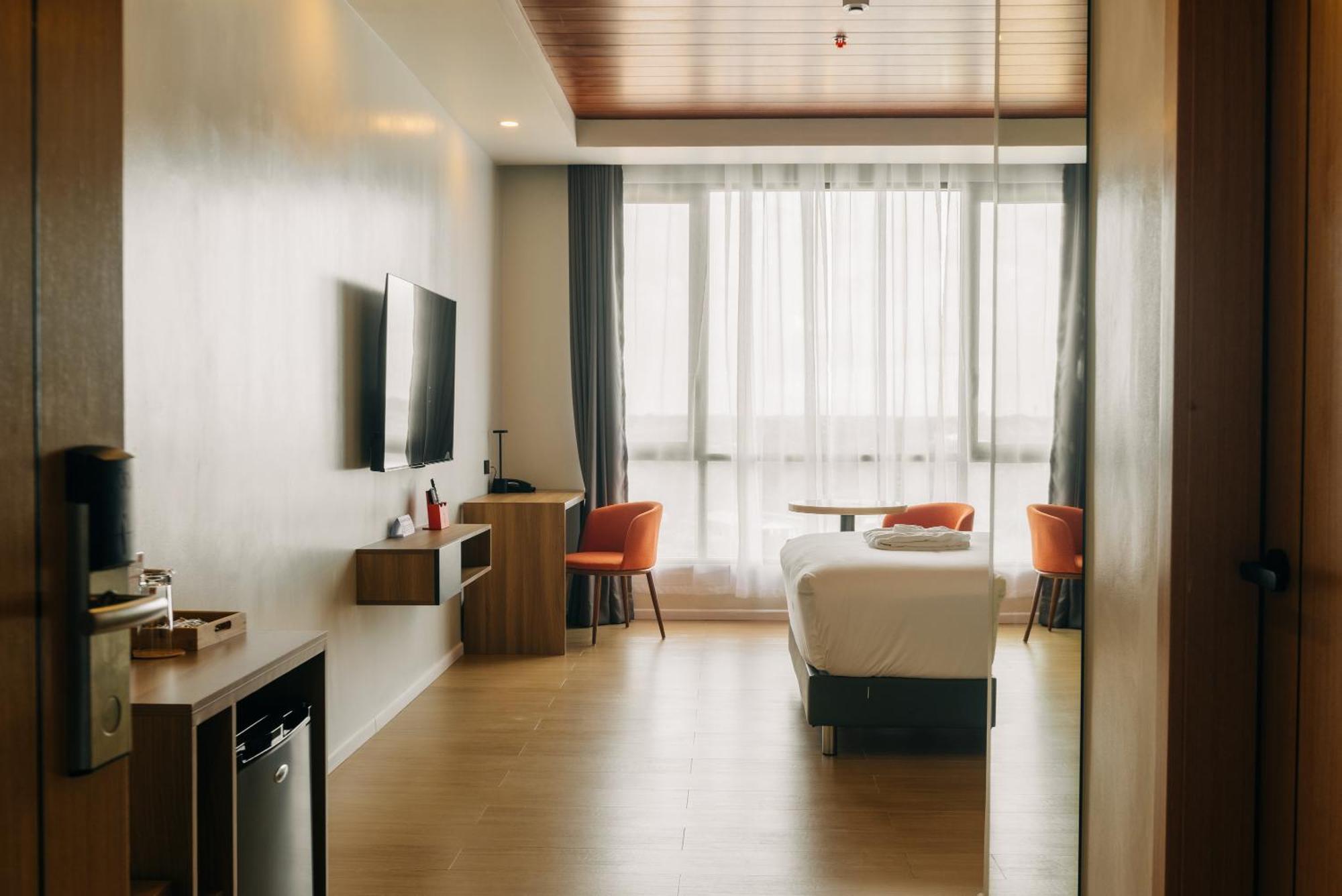 Deluxe Queen Suite