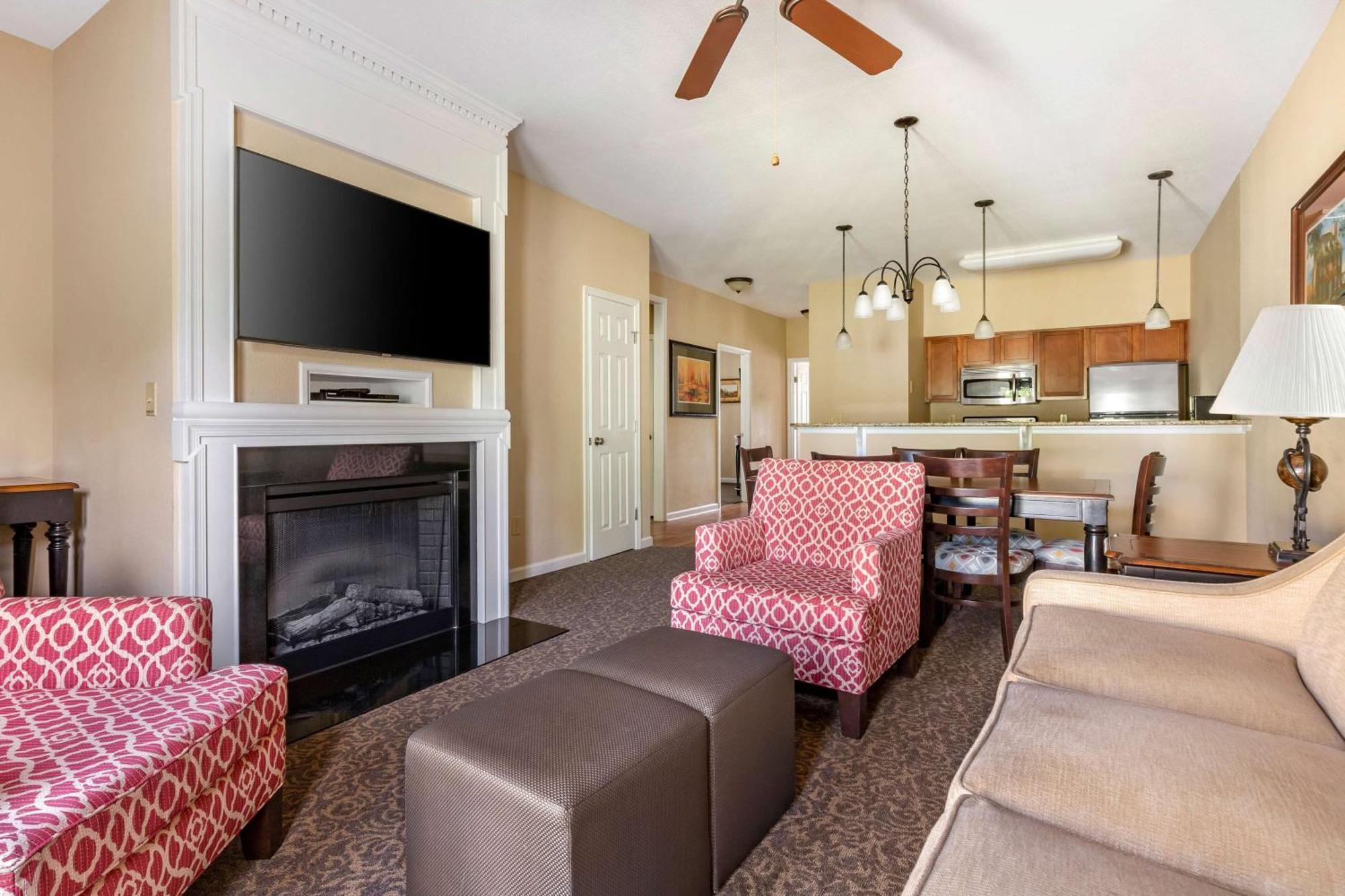 Two-Bedroom Suite with One King Bed and One Queen Bed - Upstairs
