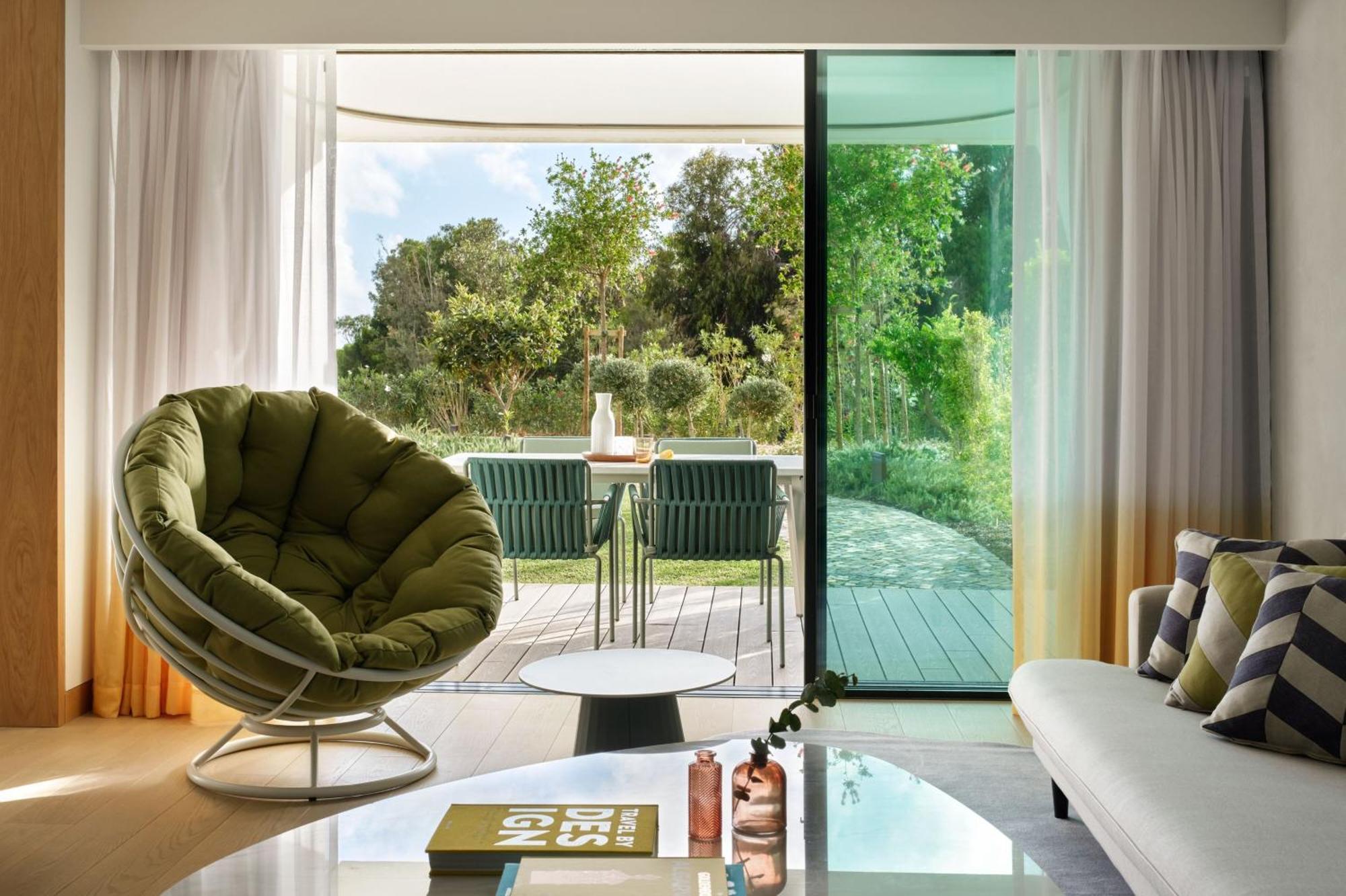Premier Two-Bedroom King Residence with Garden Access,1526273464:JPEG