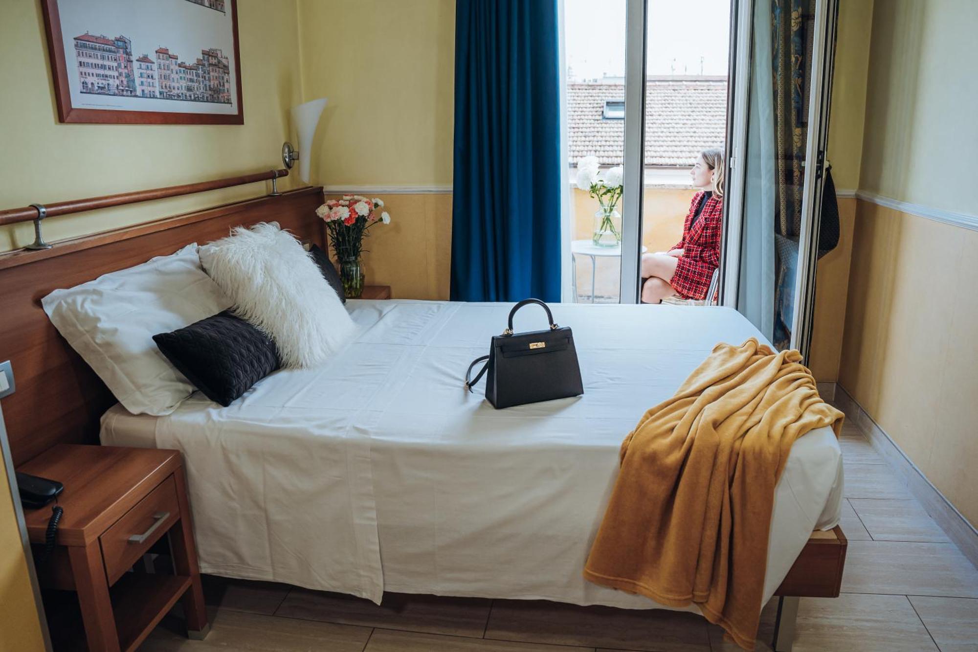 Smart Double Room French Bed Terrace