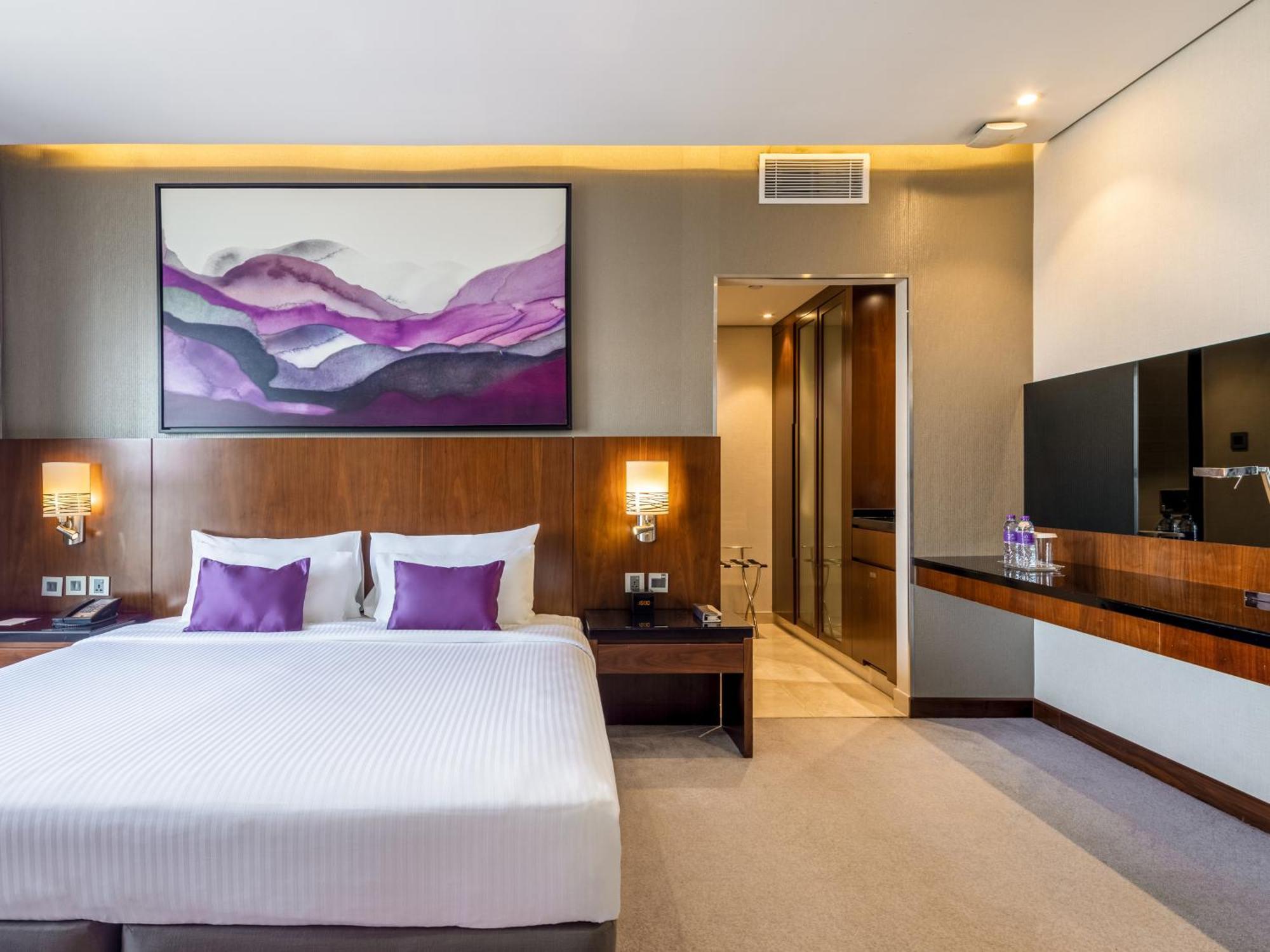 Classic King or Twin Room Complimentary Transfer To Beach