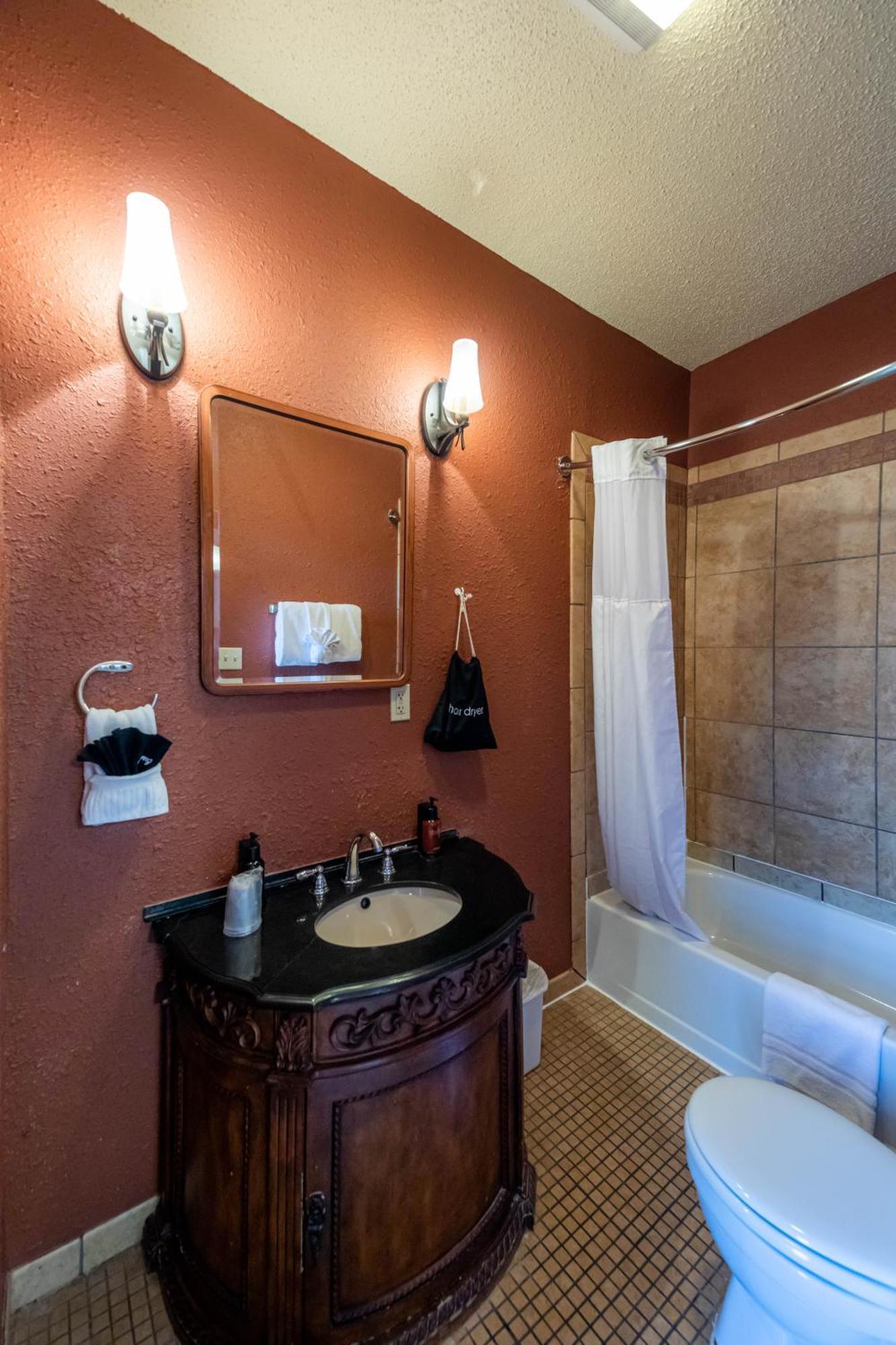 Standard Queen Room