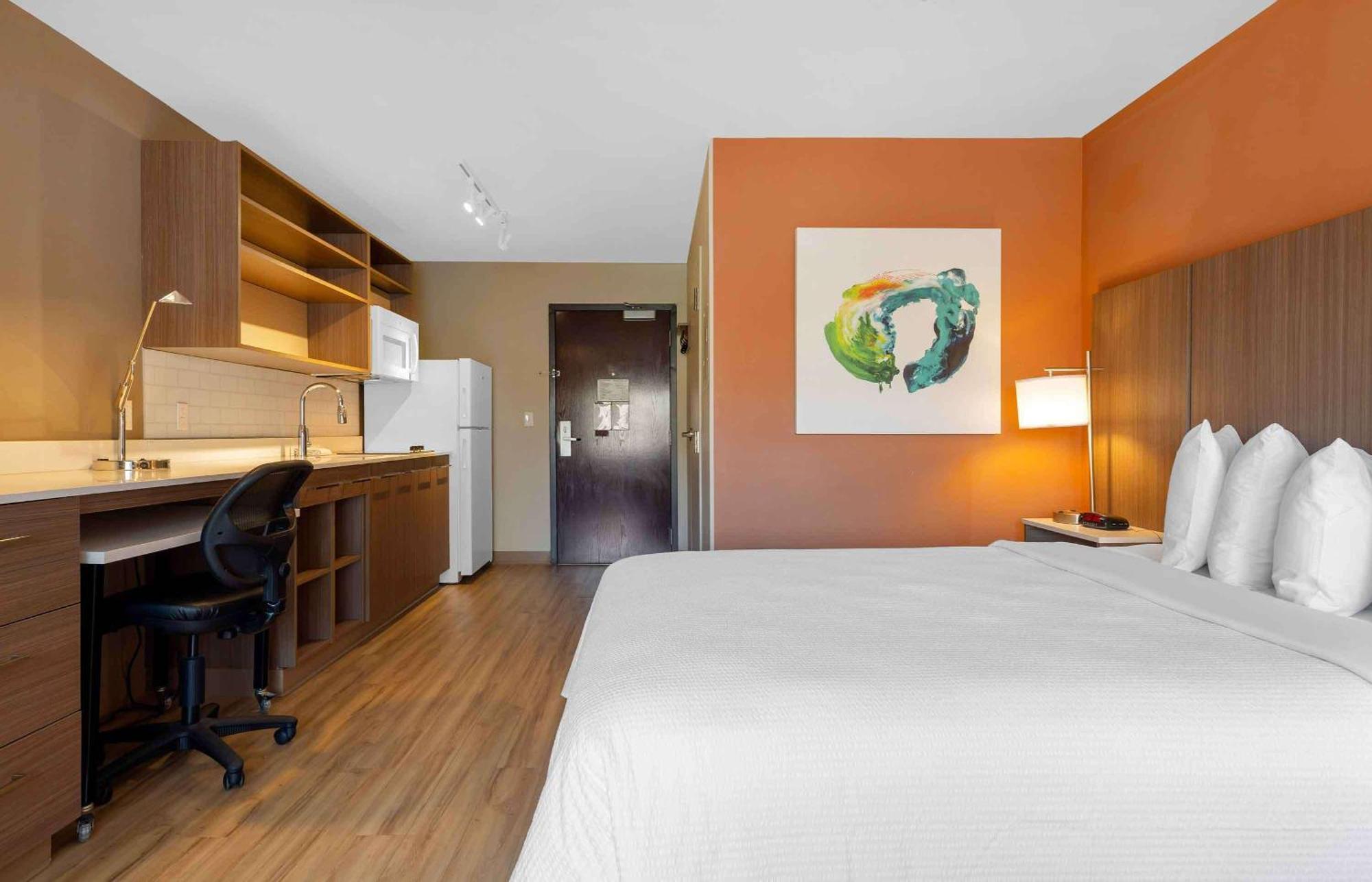 Queen studio with 1 Queen Bed - Disability Access/Non-Smoking