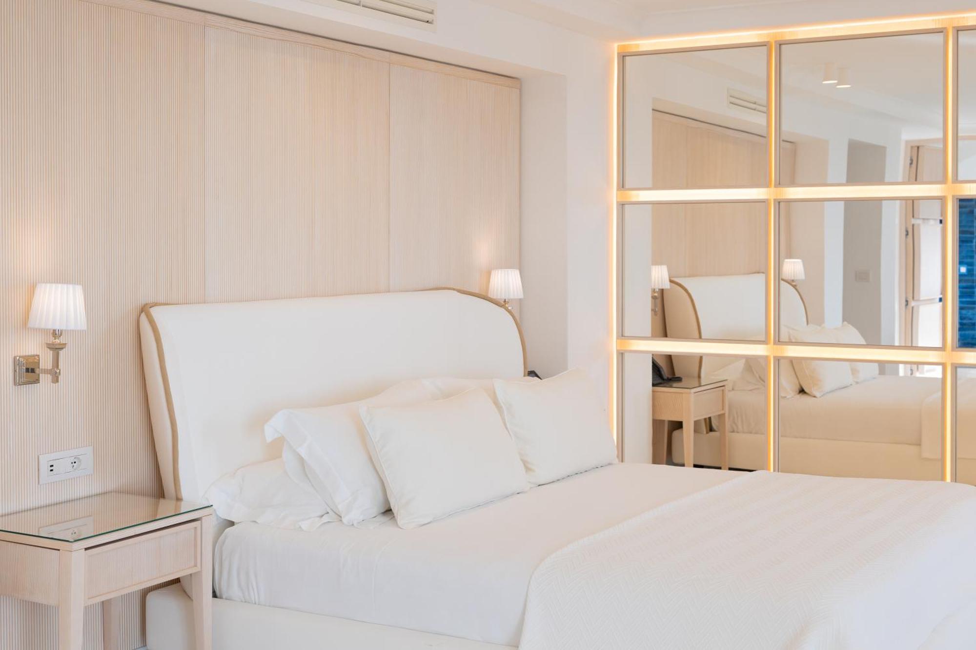 One-Bedroom Suite with Sea View,1542907609:JPEG