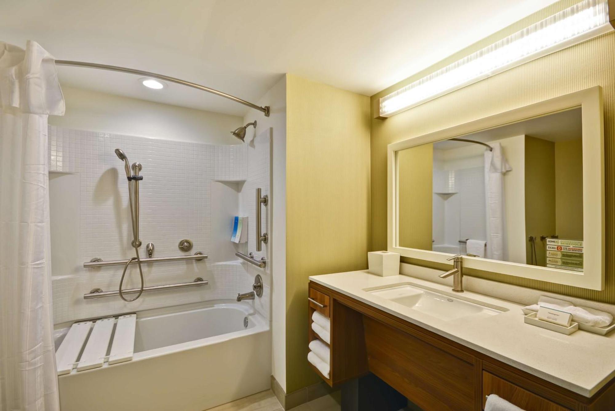 Queen Studio Two Queen Beds Mobility Access or Non-Smoking,1544958403:JPEG