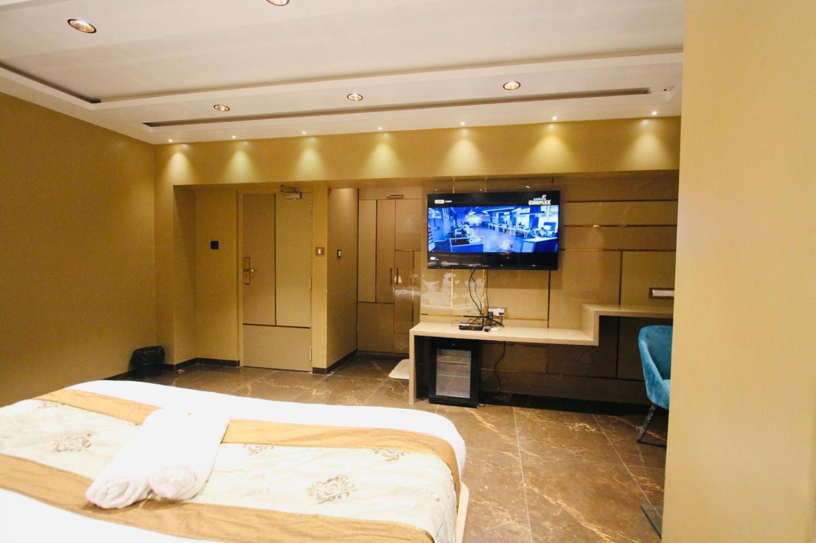 Deluxe Suite