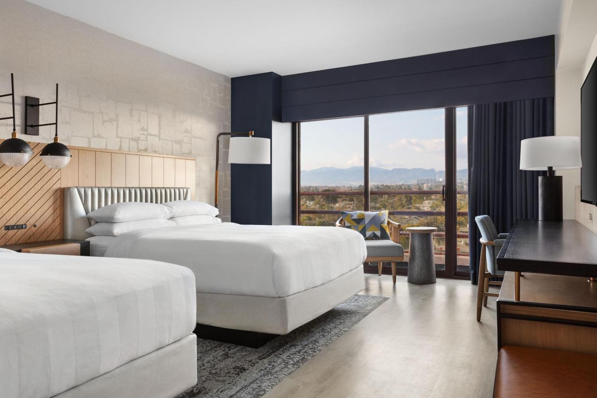 Guest Room Two Double Beds City View Concierge Level