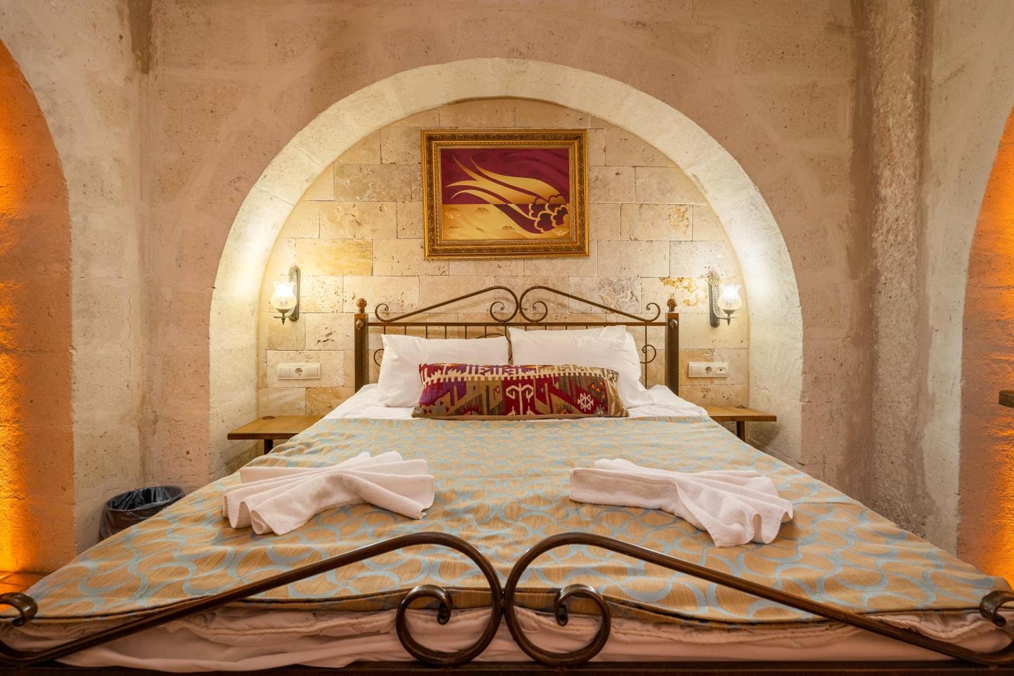 Elegant Double Cave Room,1675798789:JPEG