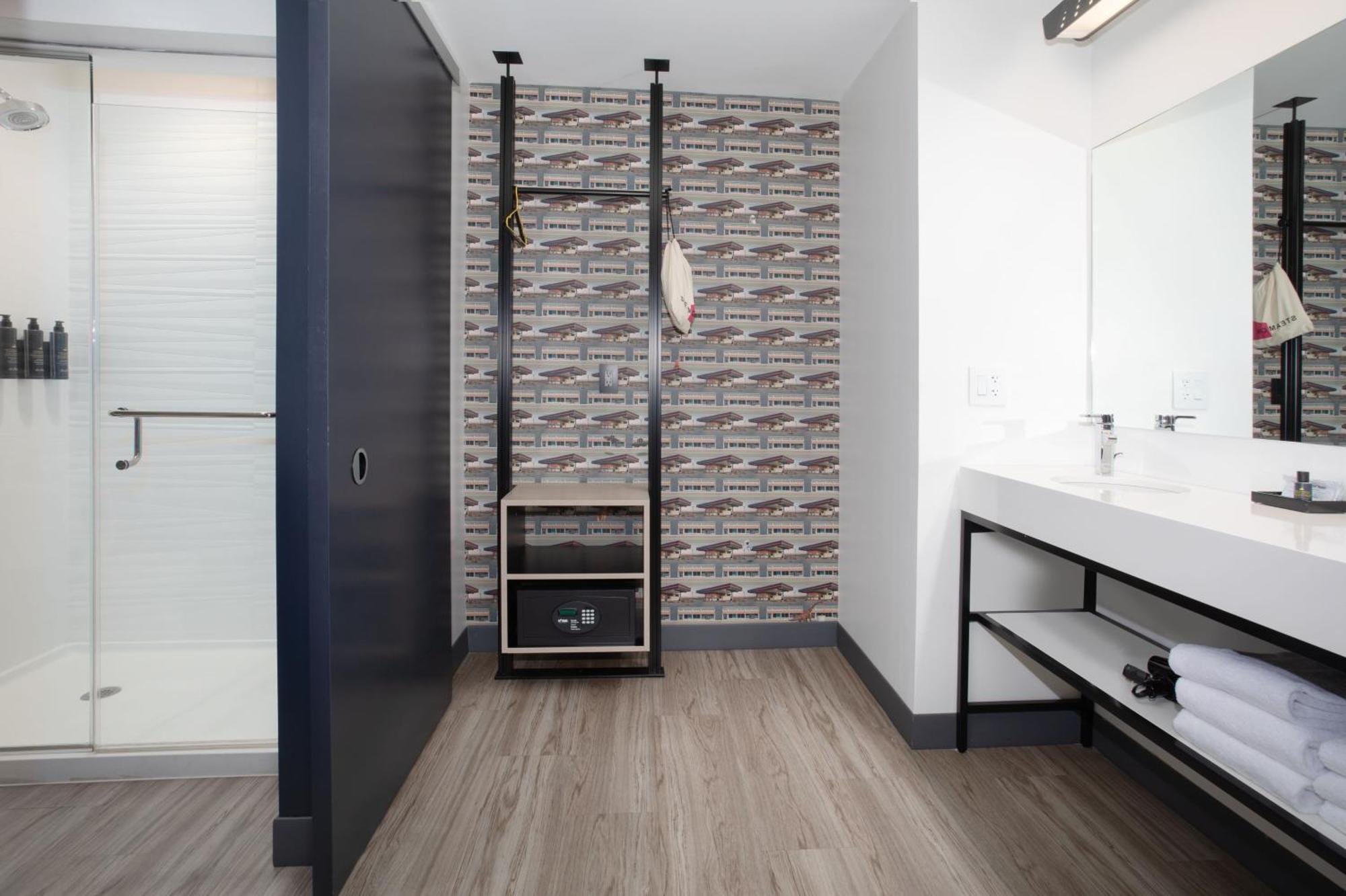 Savvy, Larger Guest room, 2 Queen, Corner room,1551211024:JPEG