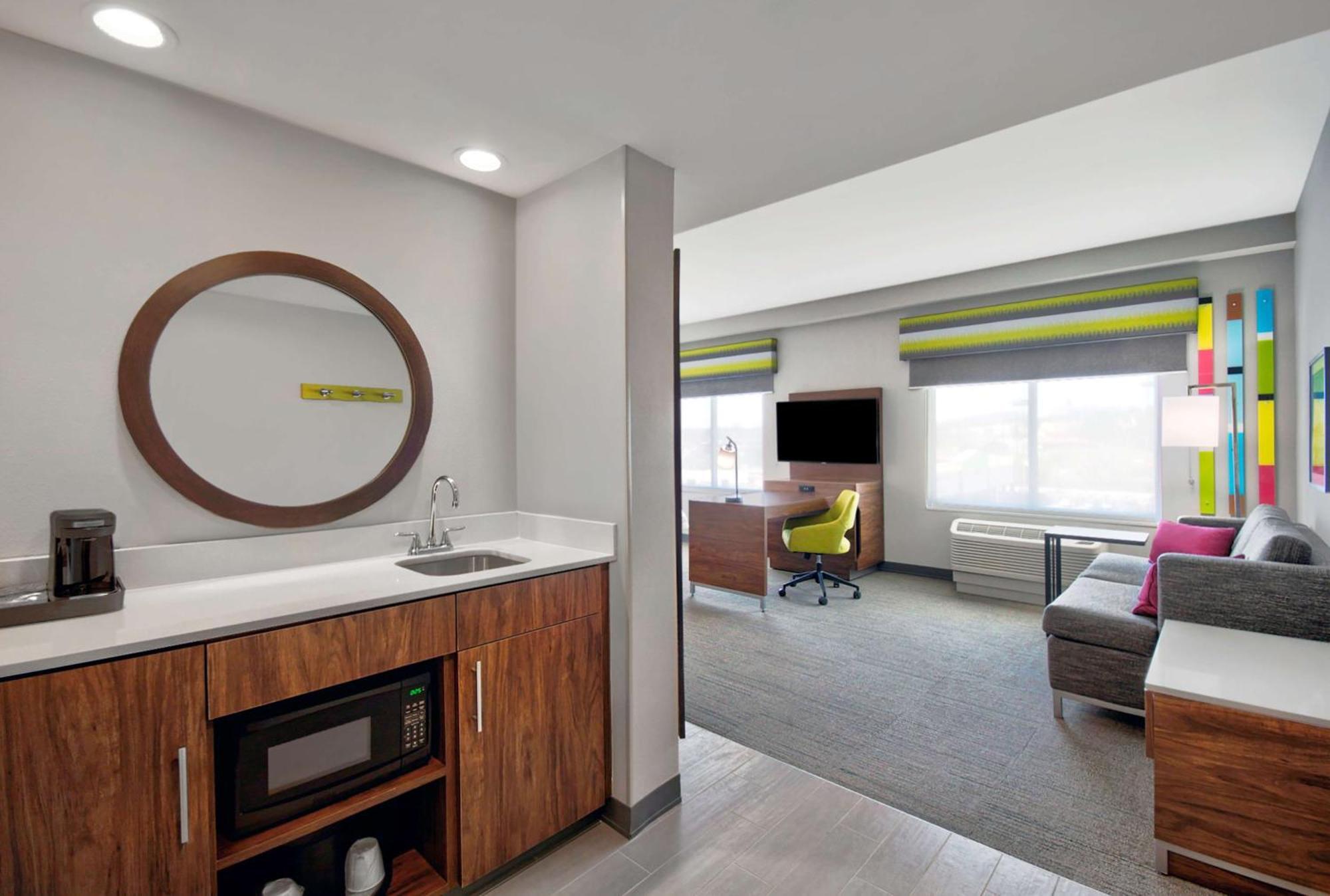 One-Bedroom King Suite - Non-Smoking,1551372748:JPEG