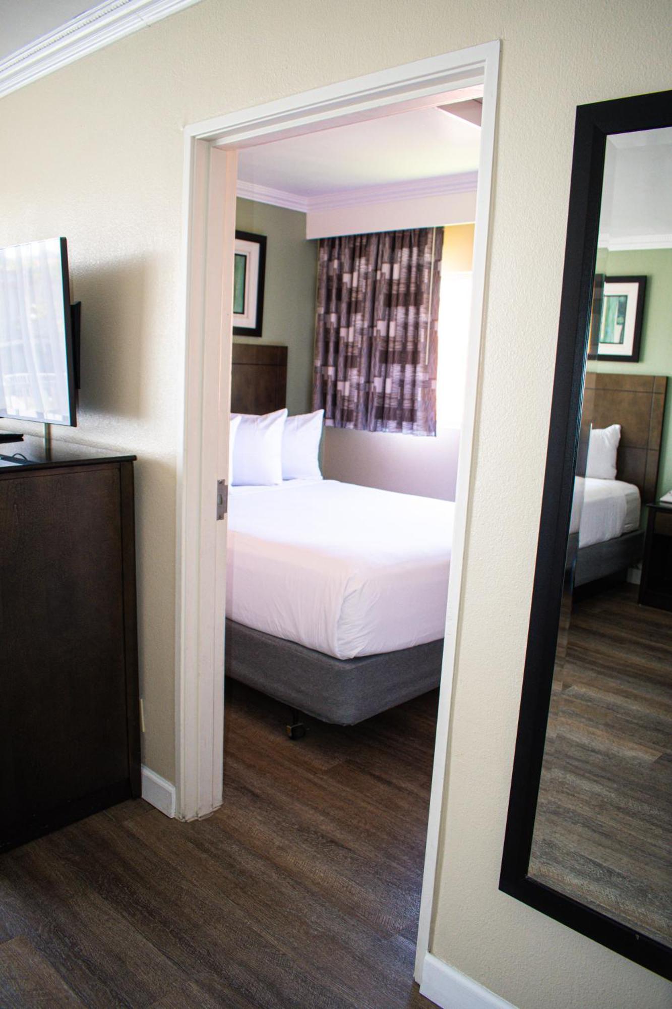 One-Bedroom Suite Three Queen Beds Non-Smoking