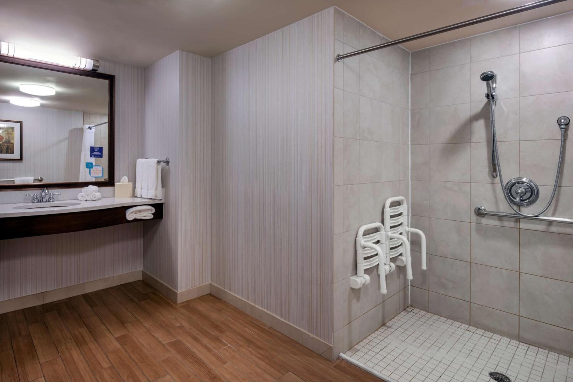 King Room Tub Mobility Hearing Access