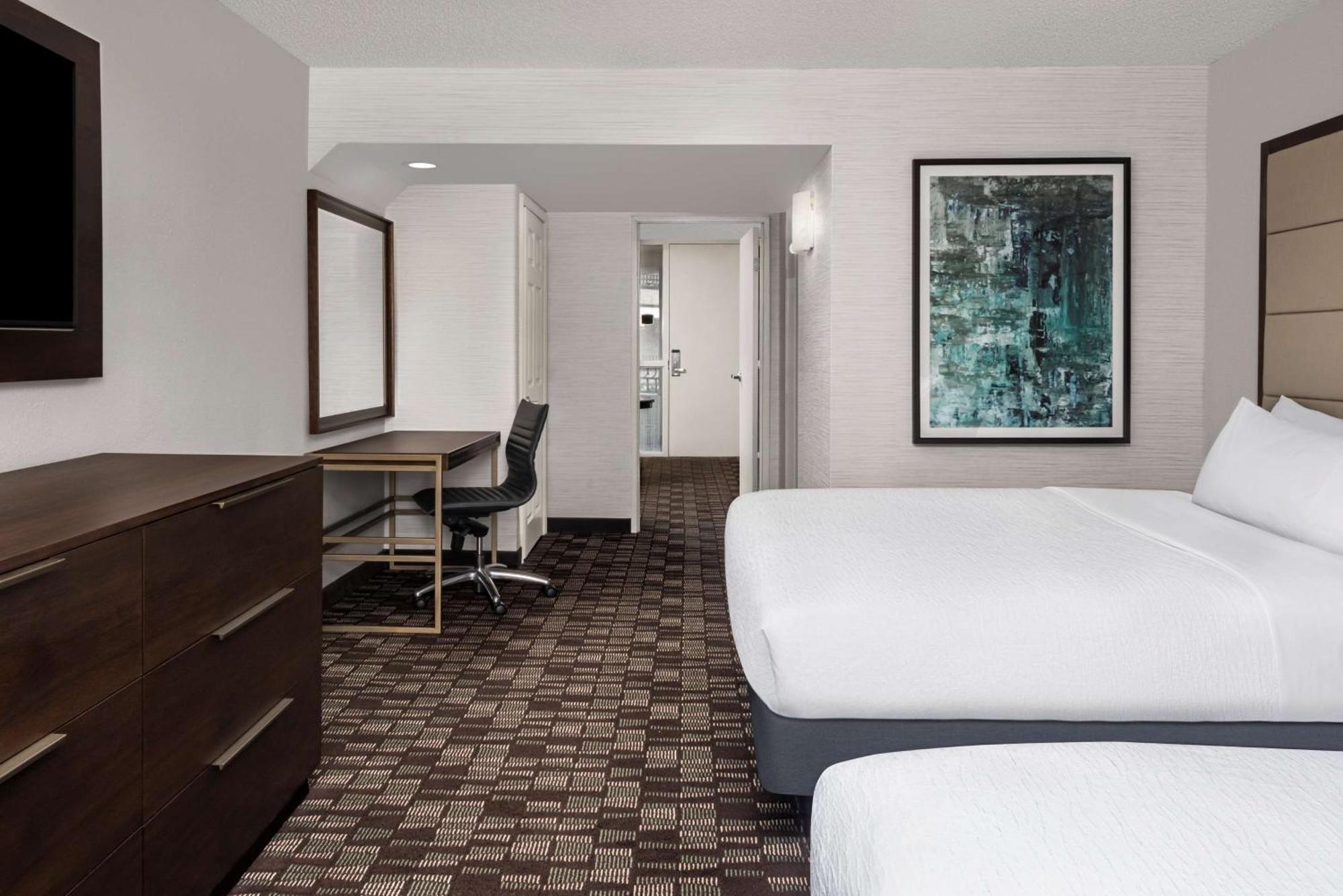 Queen Suite Two Queen Beds Non-Smoking