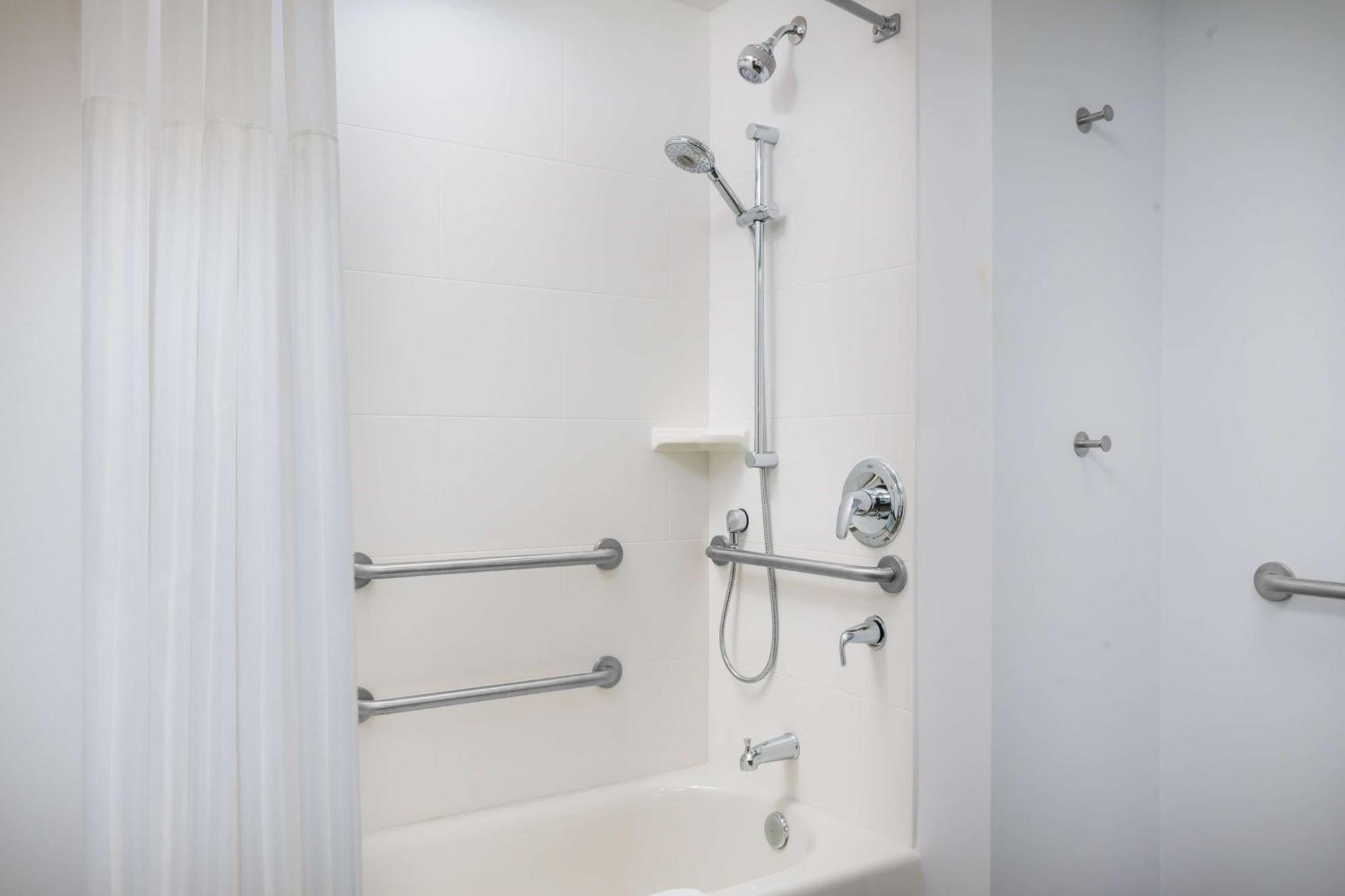 King Room with Mobility Accessible Tub,1552163194:JPEG