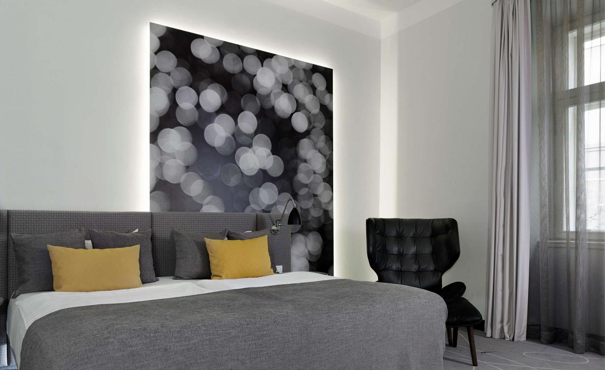 One-Bedroom Suite Courtyard View