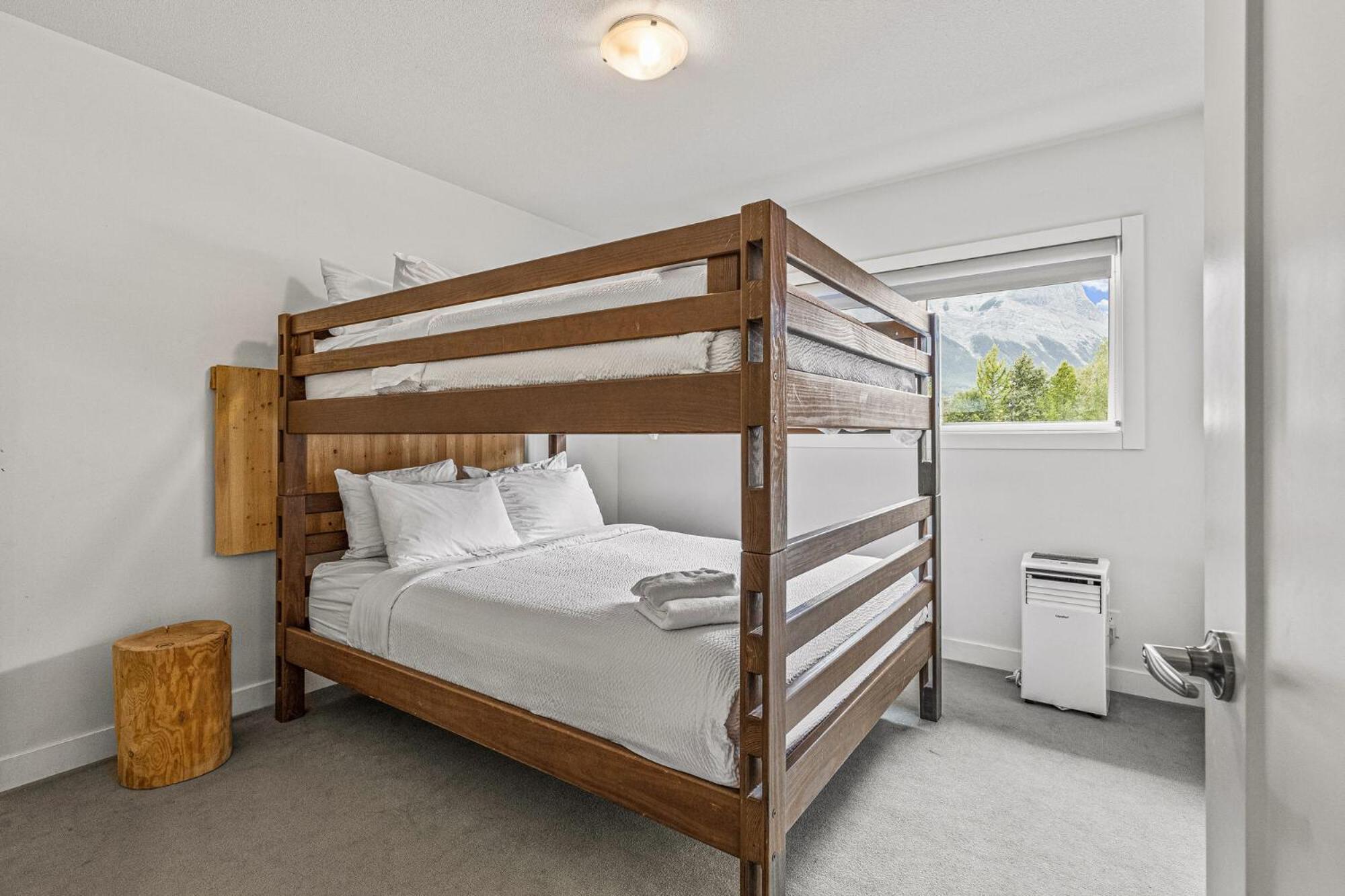 Three-Bedroom Apartment Bunk Bed Self Check