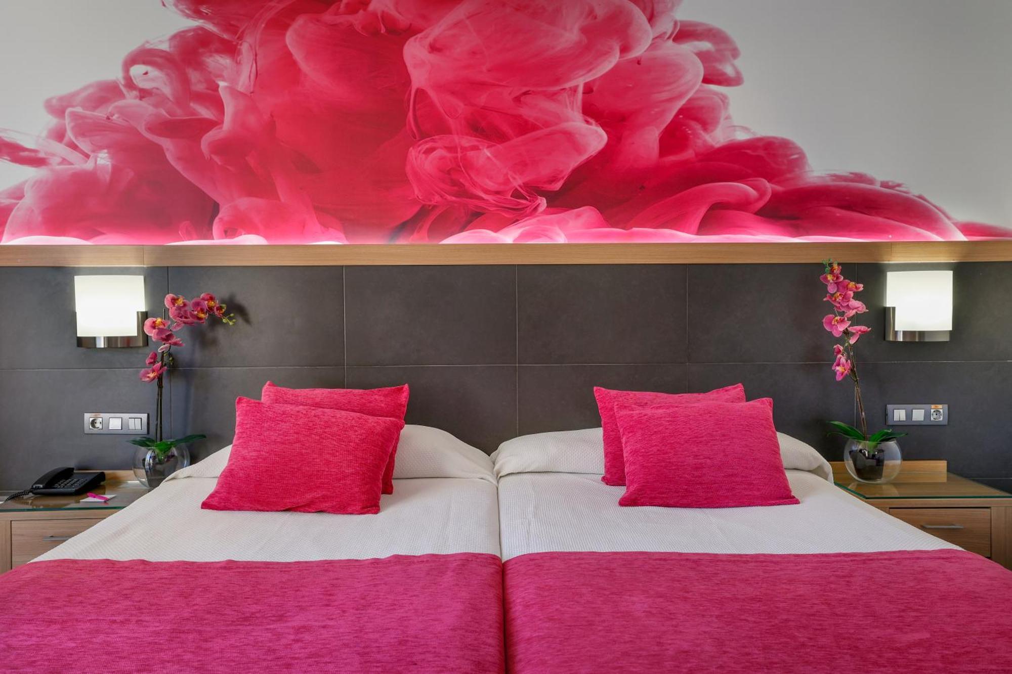 Quarto Twin com Vista Mar Parcial
