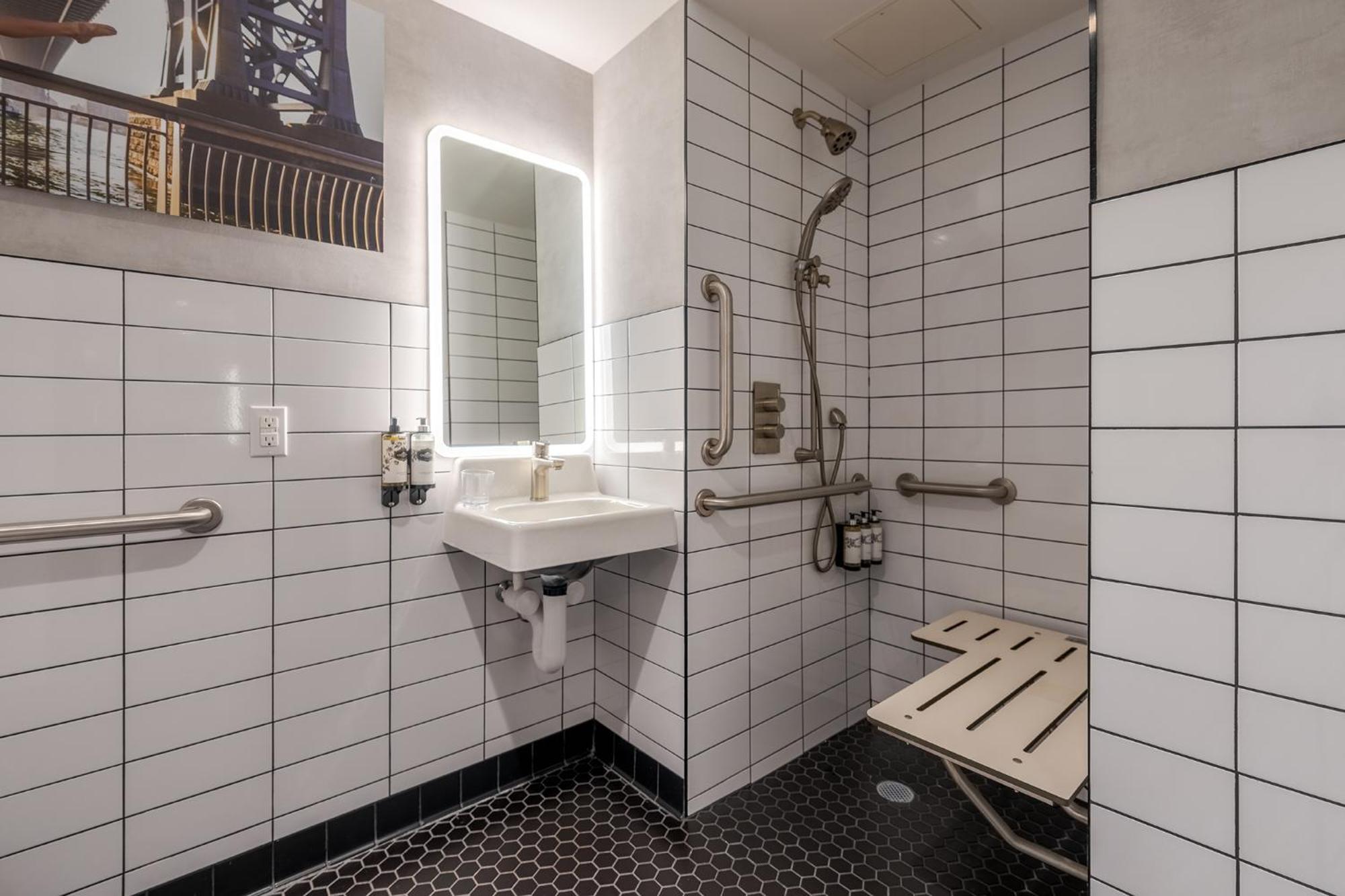 ADA - Superior King High Floor Room