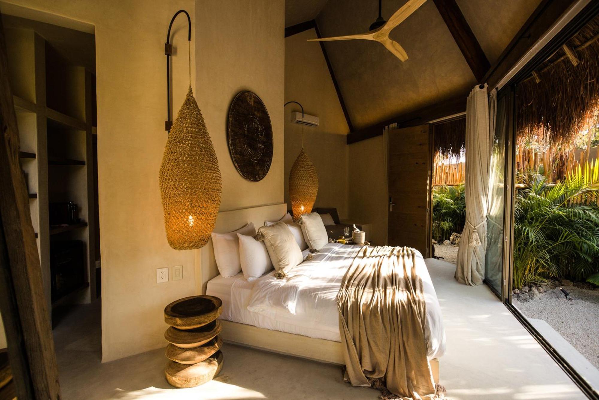 Deluxe Muare Suite,1554888514:JPEG