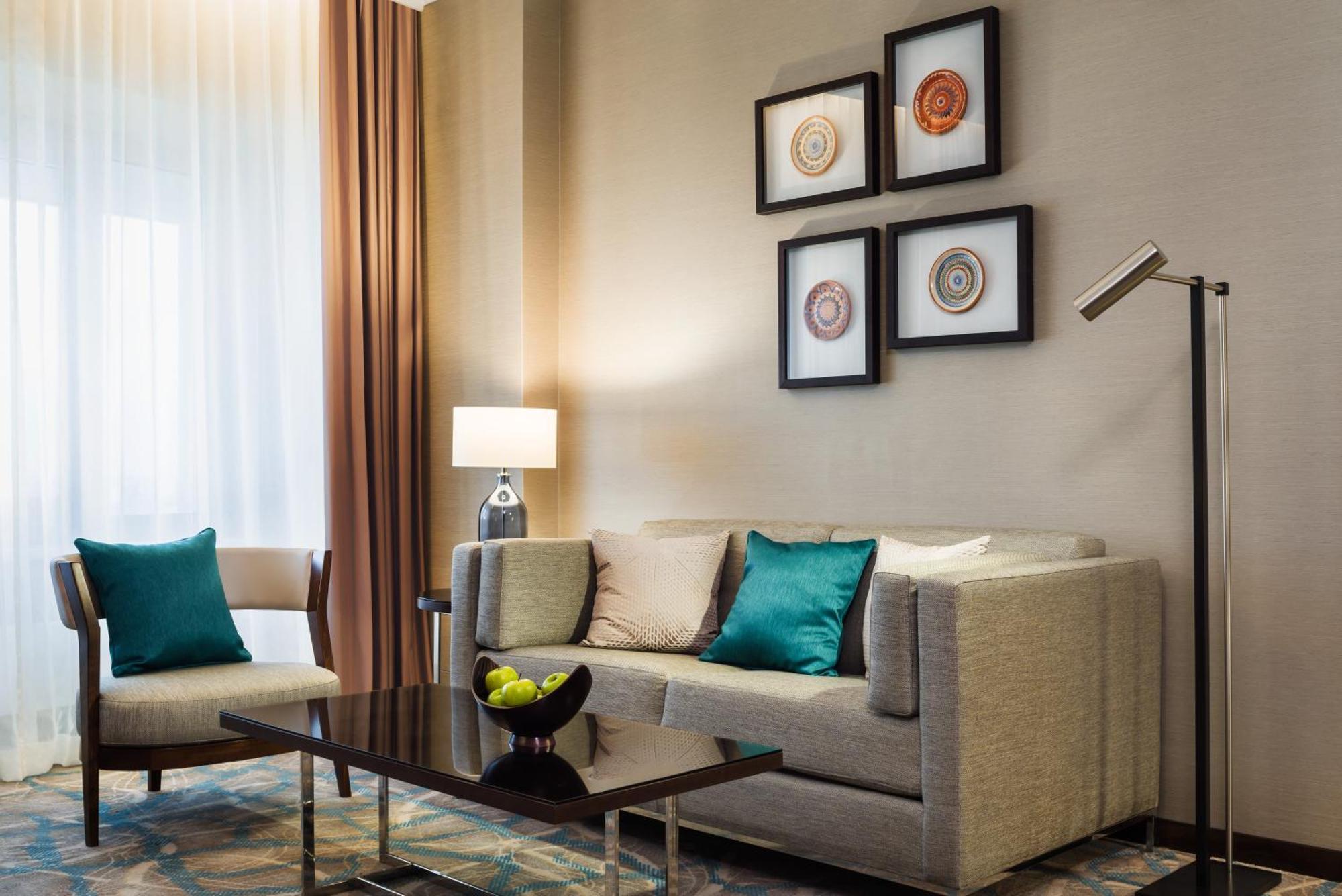 Grand Executive One King Bed Access Executive Lounge,557791563:JPEG
