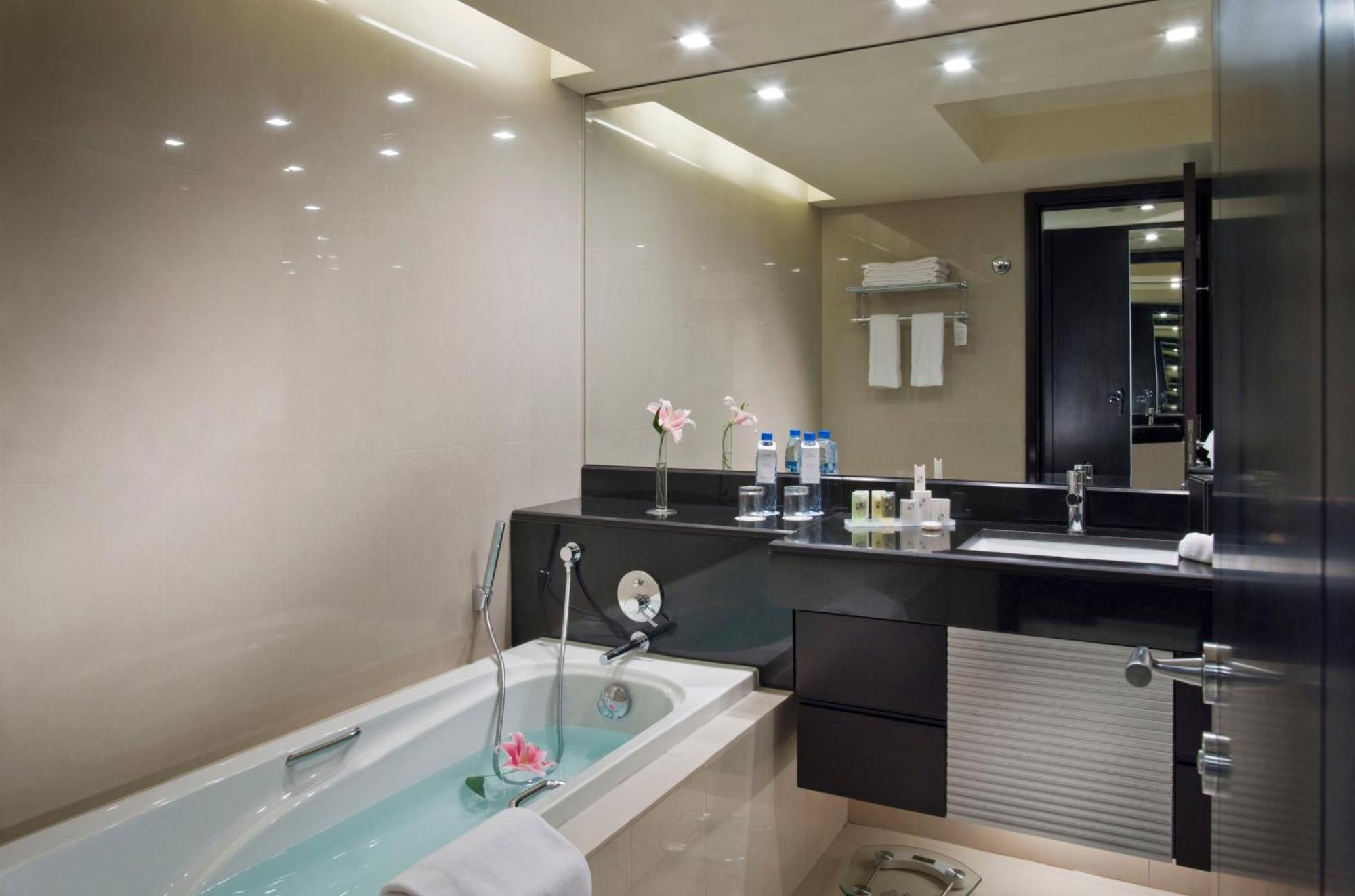 Standard Queen Room Complimentary Shuttle Service to La Mer Beach Dubai Mall or Burj Khalifa & other Malls Drop Off Only Fixed Timing