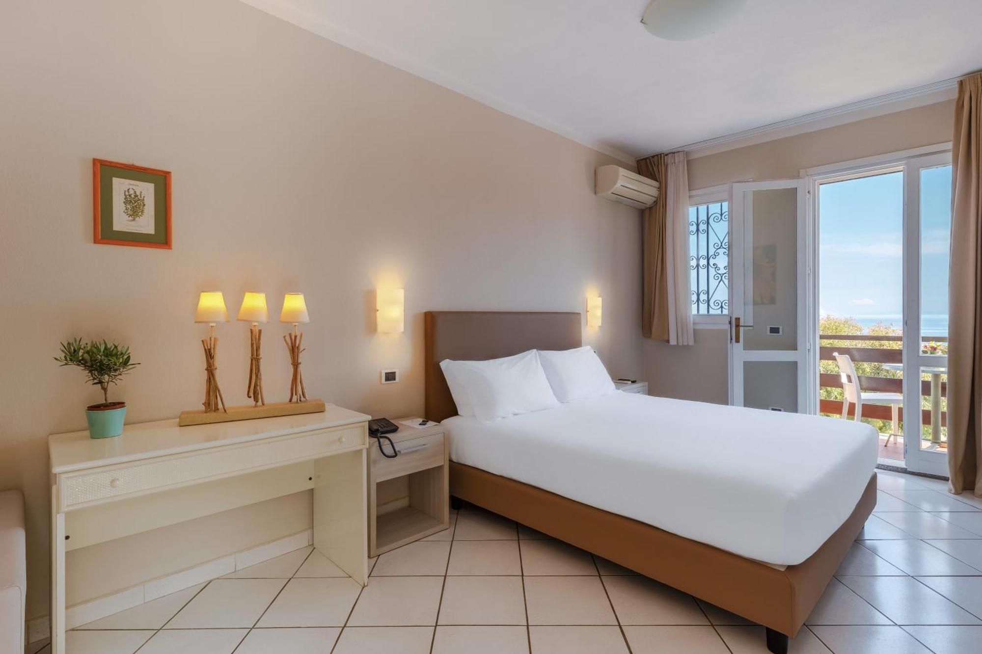 Triple Room,1556550118:JPEG