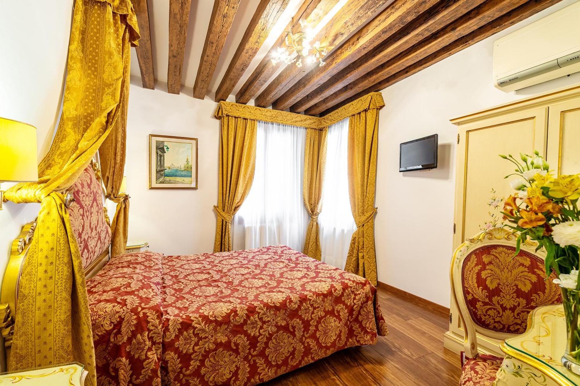 Superior Double Room Canal View