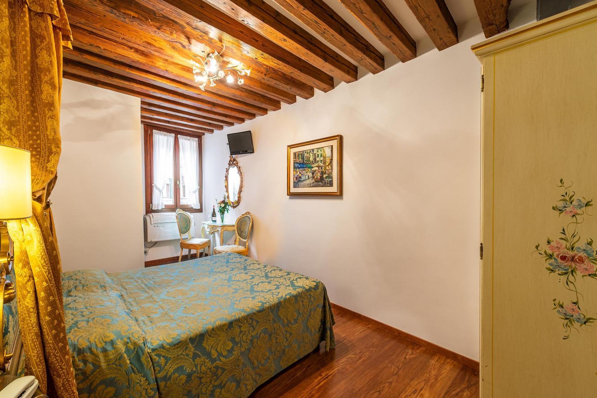 Classic Double Room