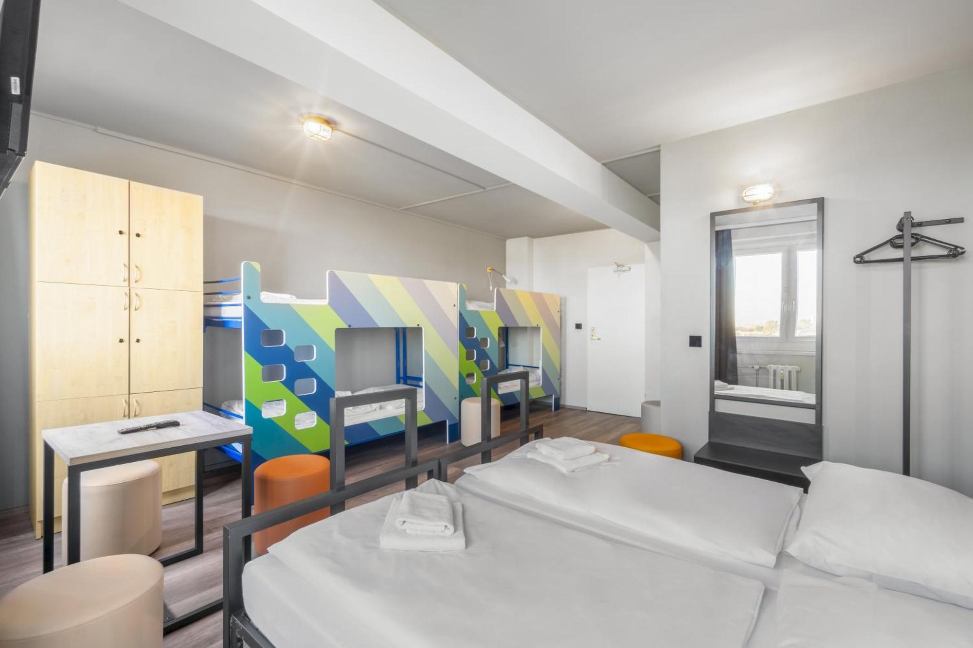 Bed 6-Bed Mixed Dormitory Room