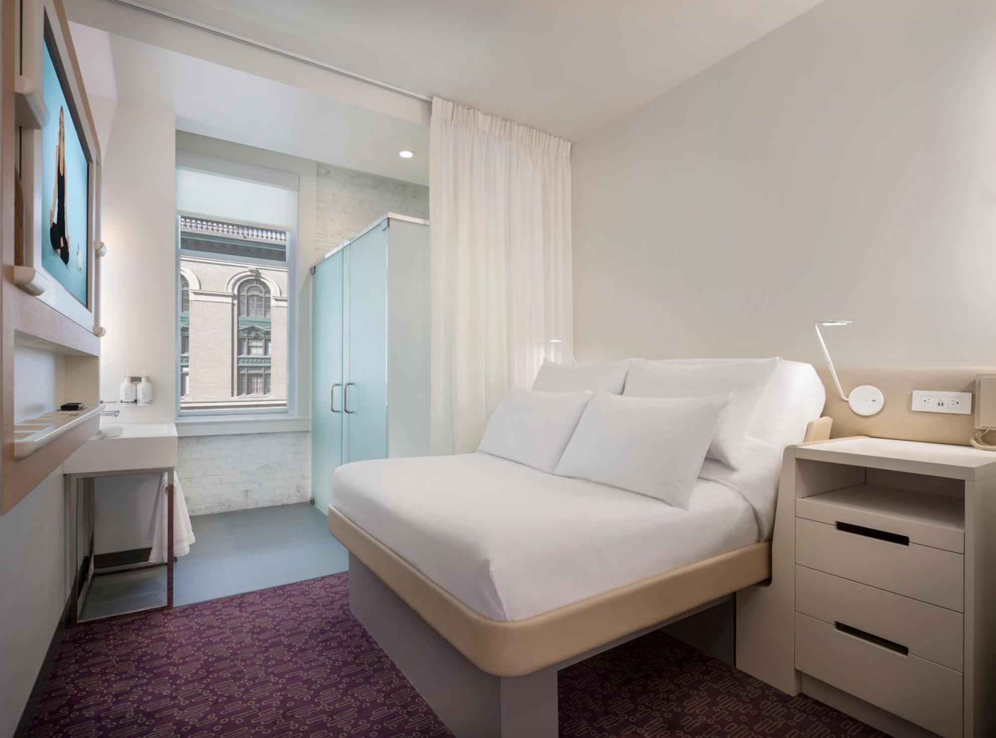 Premium Queen Cabin
