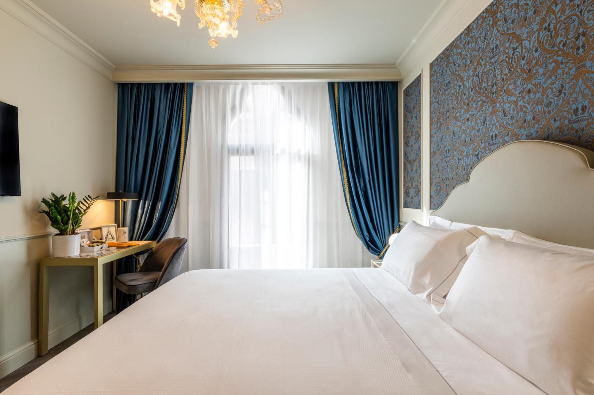 Deluxe Double Room Canal View