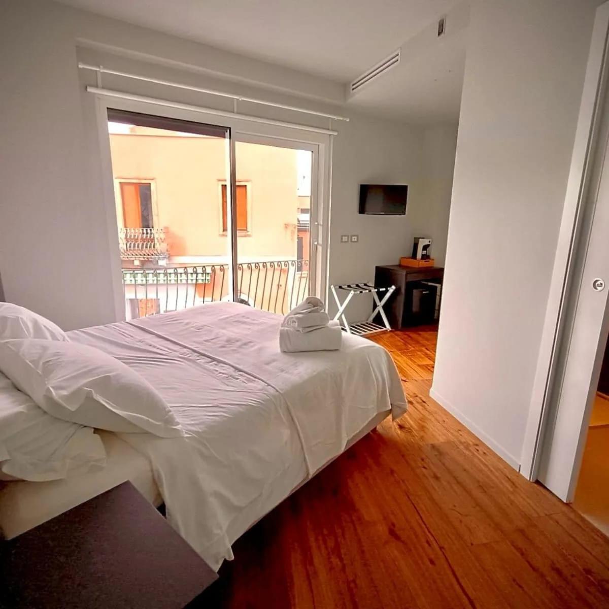Double Room with Balcony,1577267843:JPEG