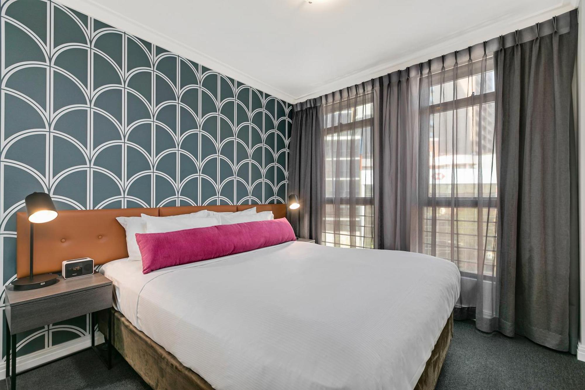 One-Bedroom Apartment One Queen Bed