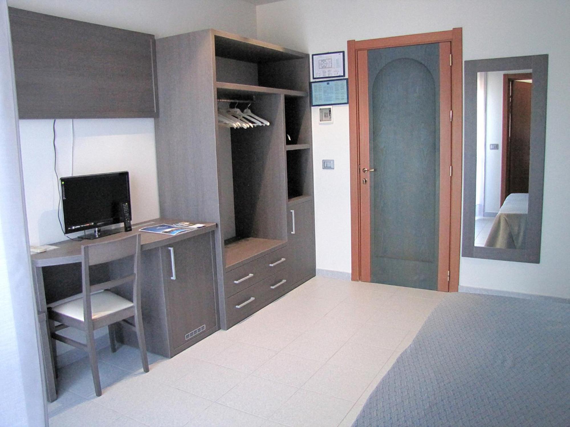 Double or Twin Room Sea View