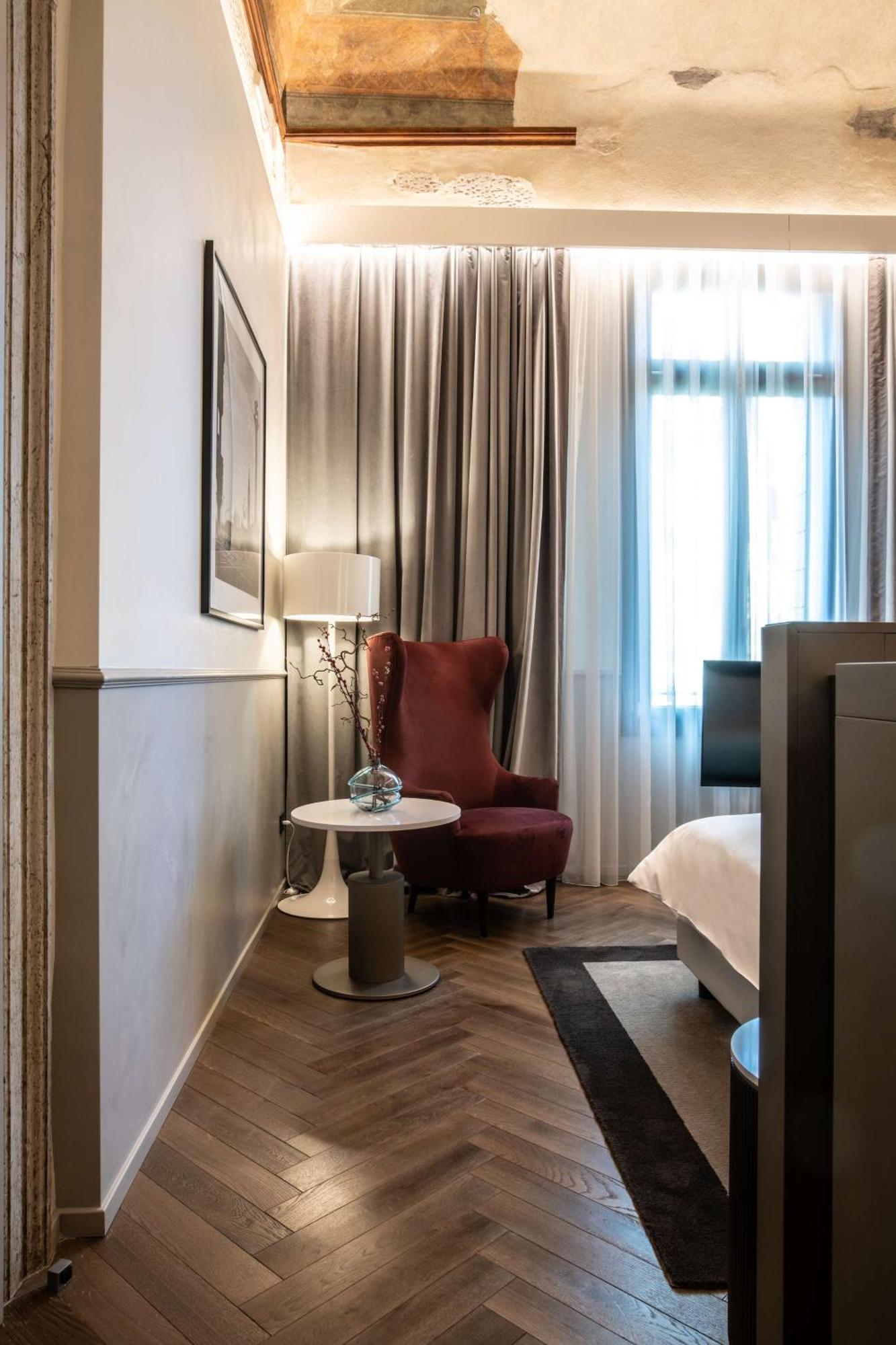 Renaissance Junior Suite