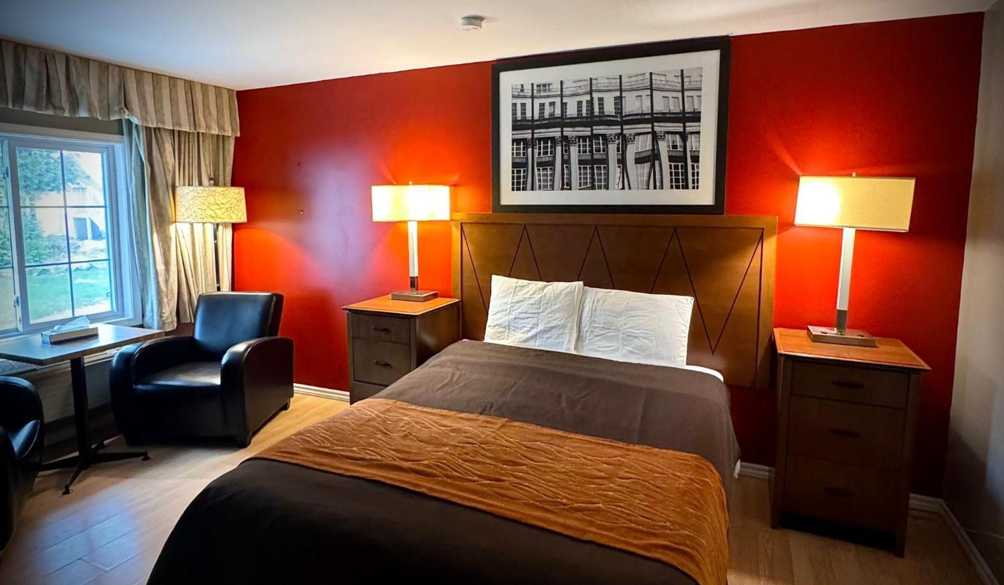 Standard Queen Room