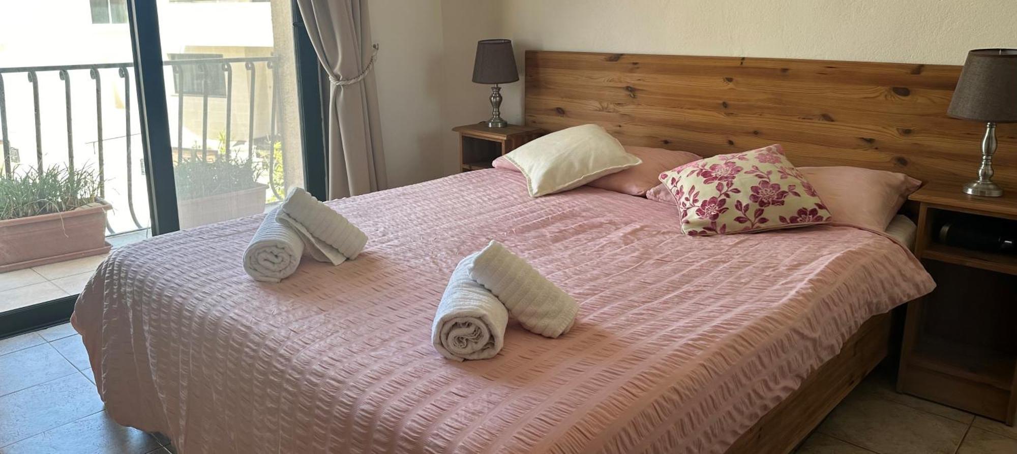 Economy Double or Twin Room with Shared Bathroom,1584472897:JPEG