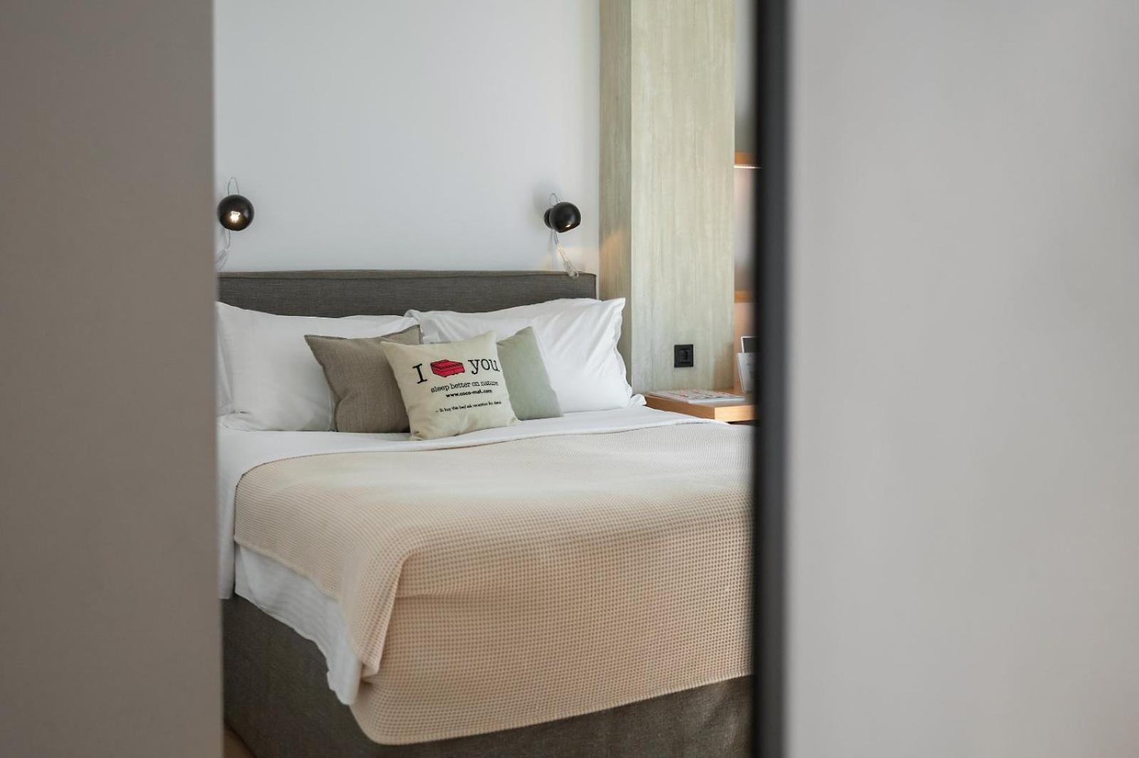Double Room Peer