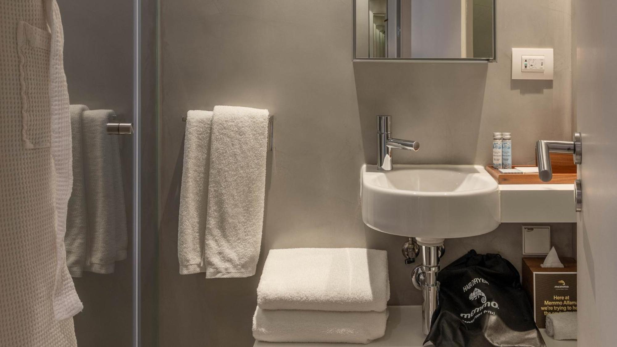 Comfort Room,1586131313:JPEG