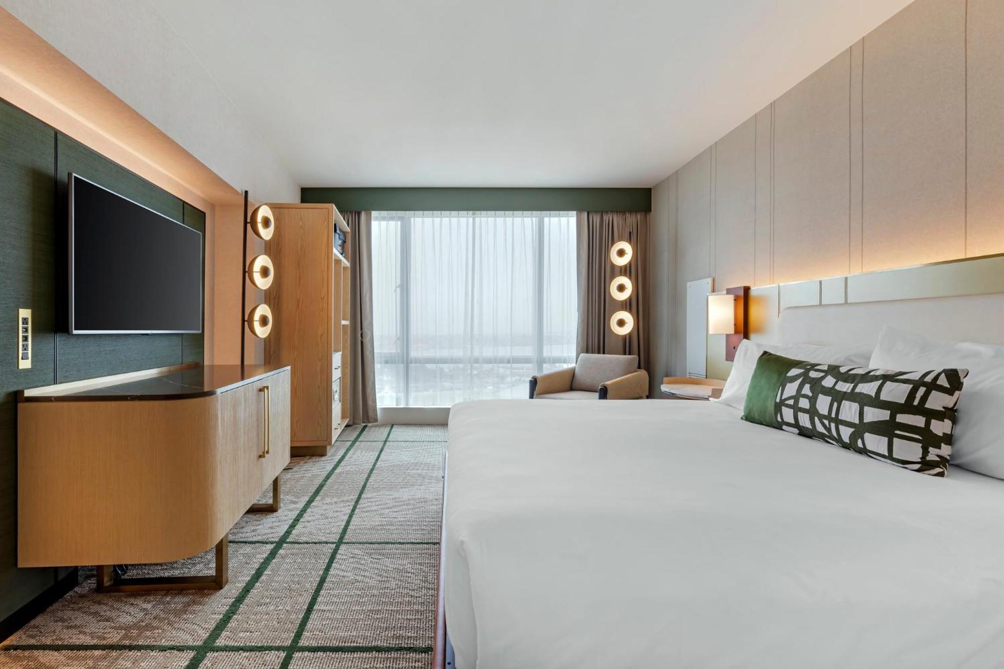 Deluxe Room King Bed City View