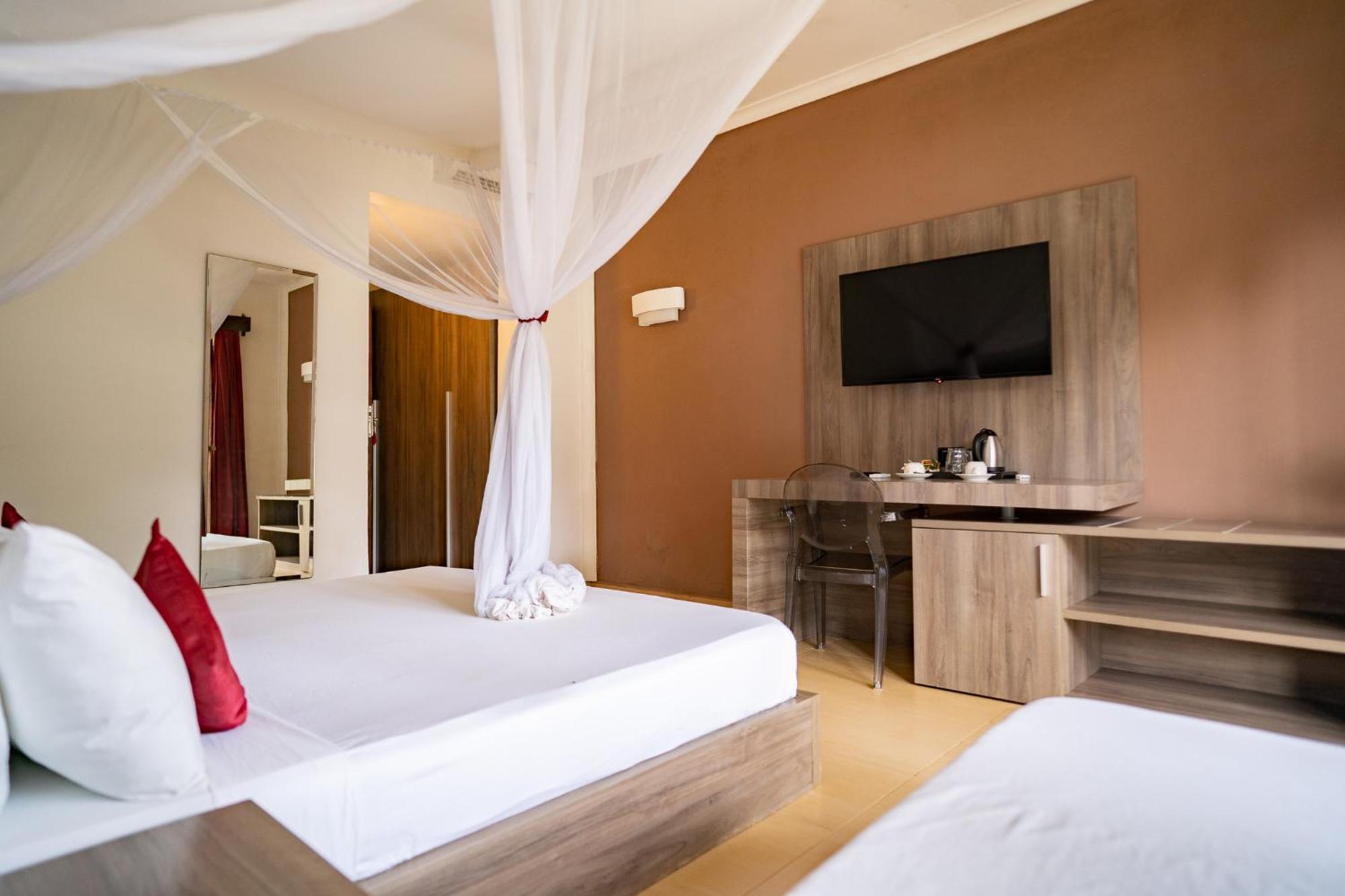 Mini Suite,1587511972:JPEG