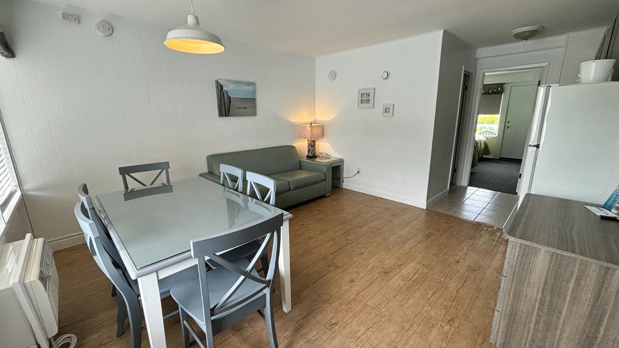 Deluxe One-Bedroom Suite (4 adults + 2 children),1587522786:JPEG