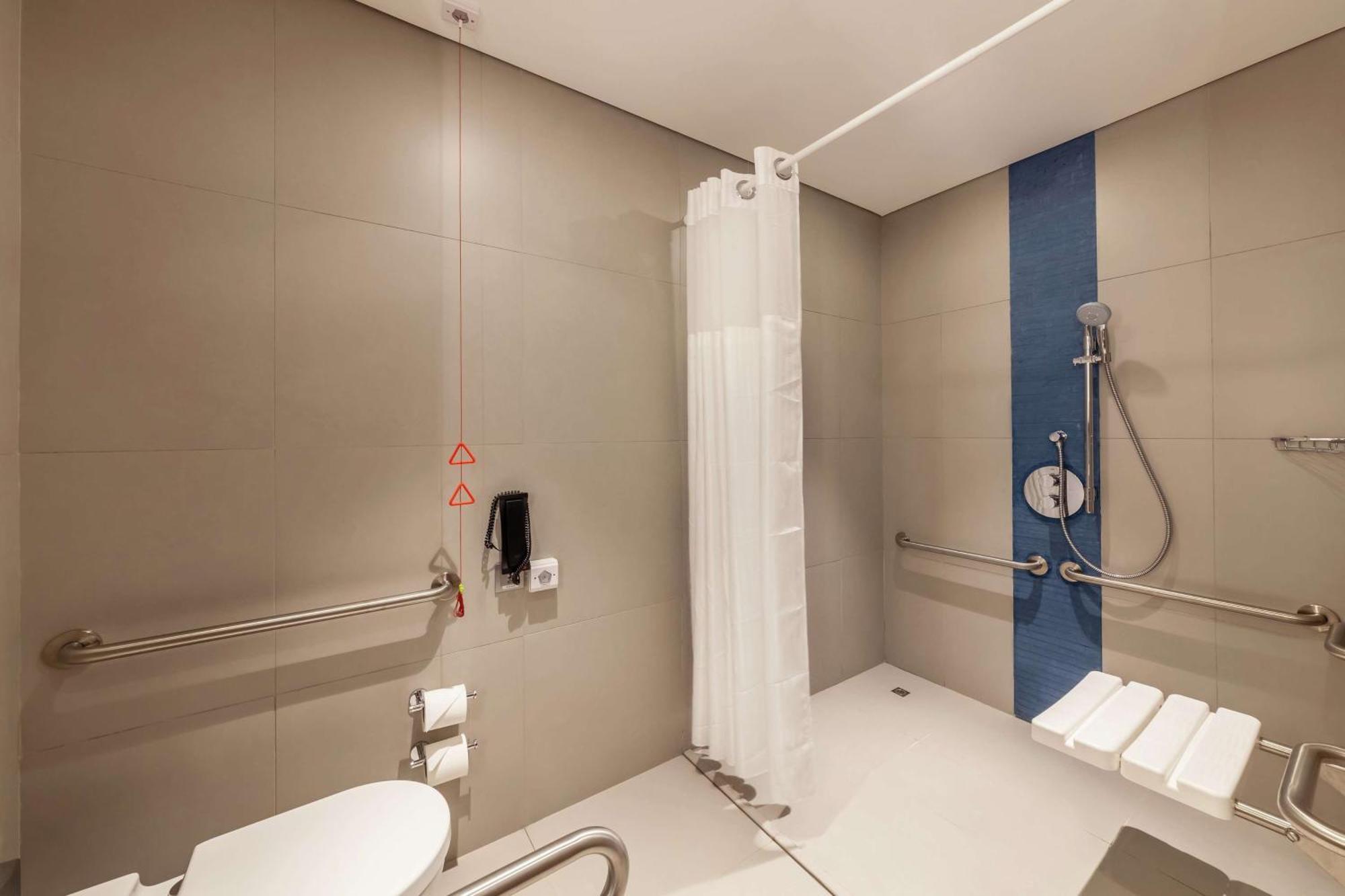 King Room Mobility Access