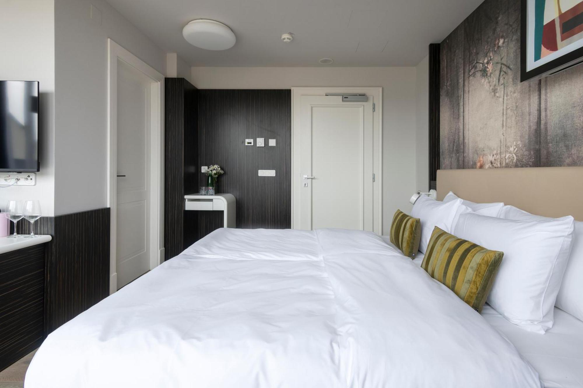 Large Room Balcony